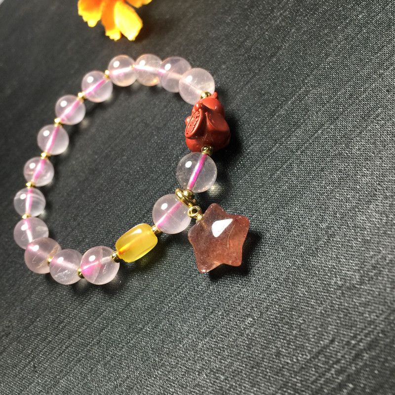 Bright crystal jewelry, strawberry crystal Emperor Cat amber, strawberry crystal five-pointed star small pendant bracelet, strawberry crystal bracelet Application Scenario