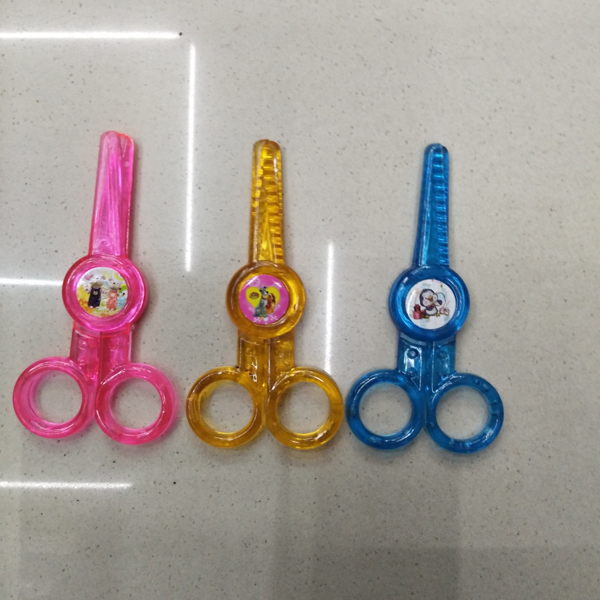 Children's scissors, kindergarten safety scissors, all-plastic safety scissors, scissors, stationery scissors, children's handicraft scissors, office and educational scissors, tools, lace, several patterns, tooth-shaped scissors full figure