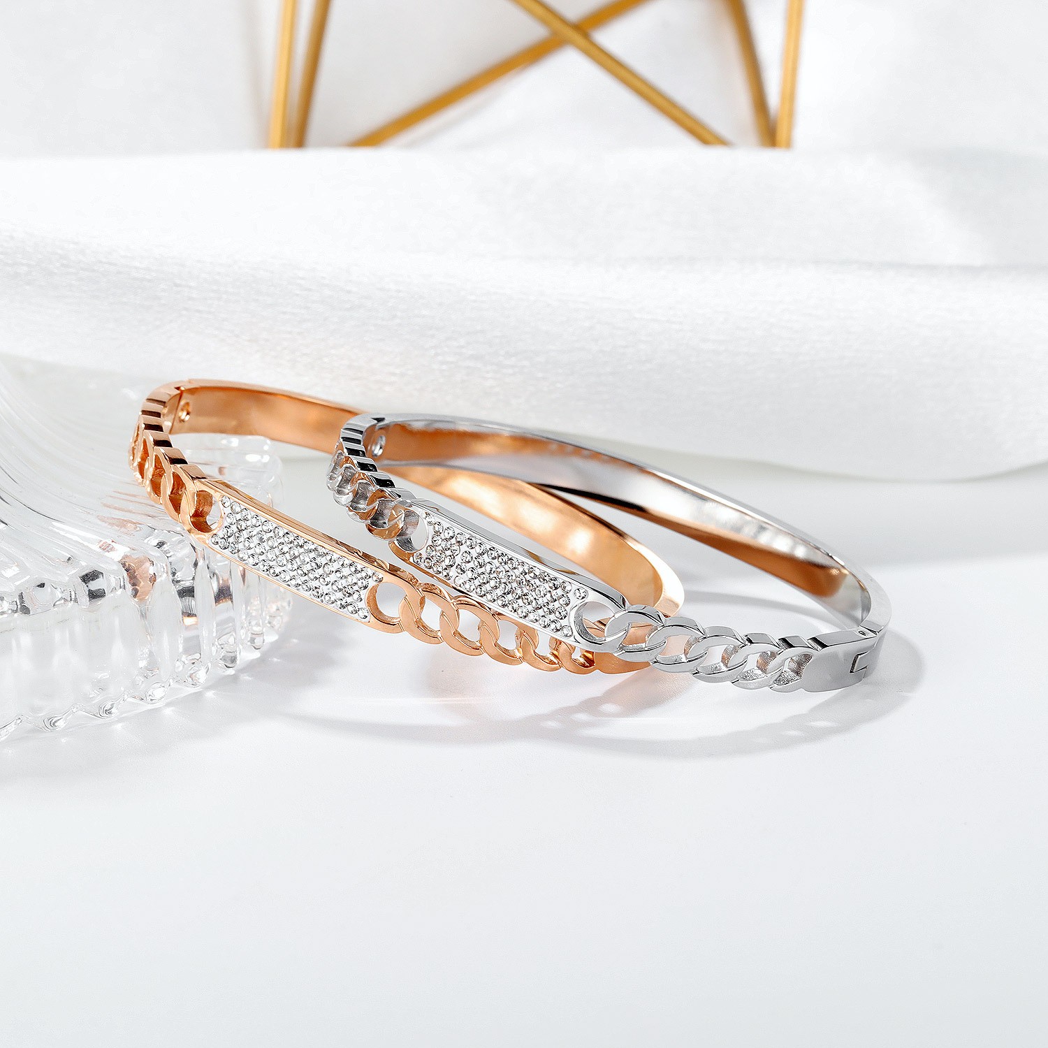 Classic and niche design, trendy, exquisite and versatile, with an extremely high level of appearance. 2021 new titanium steel bracelet for women detail image 4