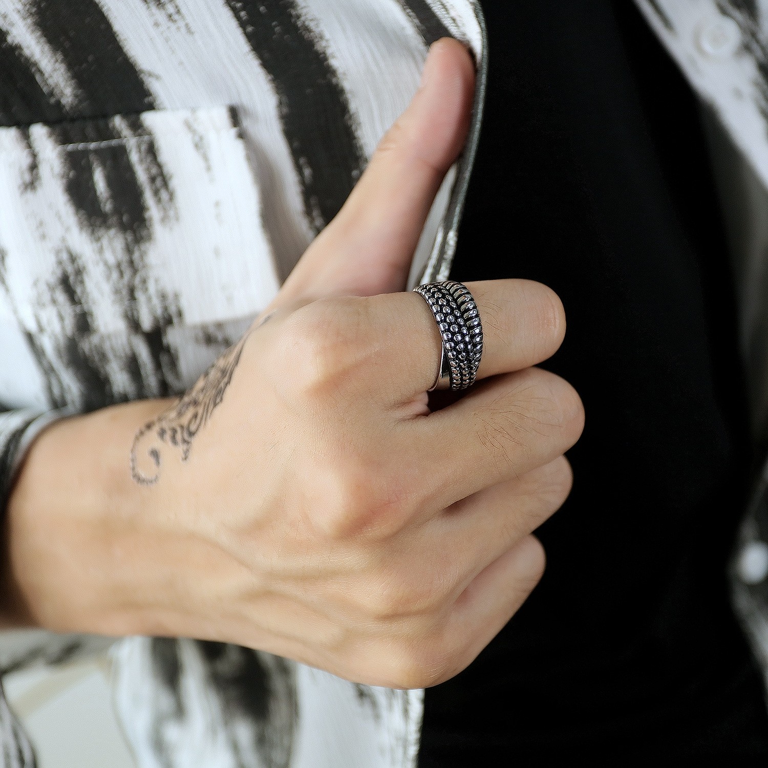 Classic and niche design, trendy, exquisite and versatile, with an extremely high level of appearance. 2021 new titanium steel bracelet for women detail image 5