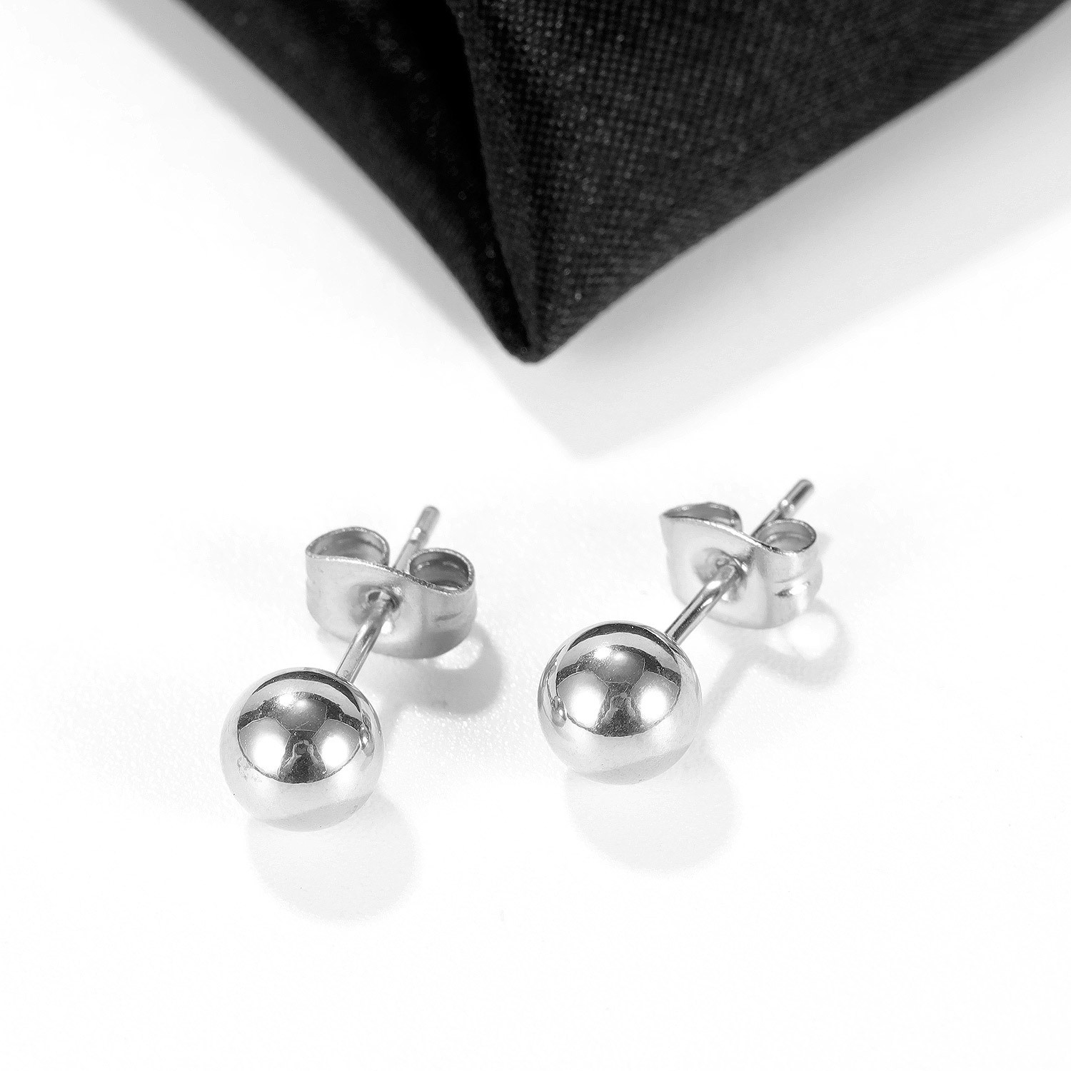 Aliexpress earrings wholesale cross-border classic and versatile round bead titanium steel men's stud earrings, street hip-hop earrings and accessories detail image 3