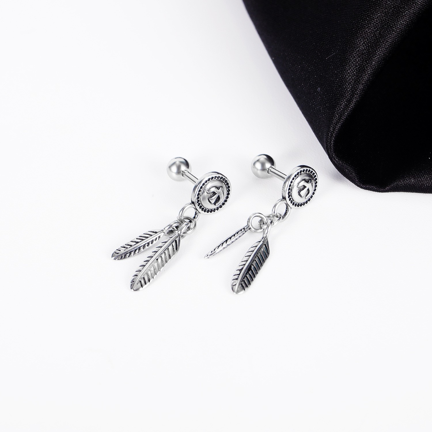 Direct sales from the source factory: Classic and popular stainless steel leaf earrings from Europe and America, versatile and pigeon earrings for both men and women detail image 5