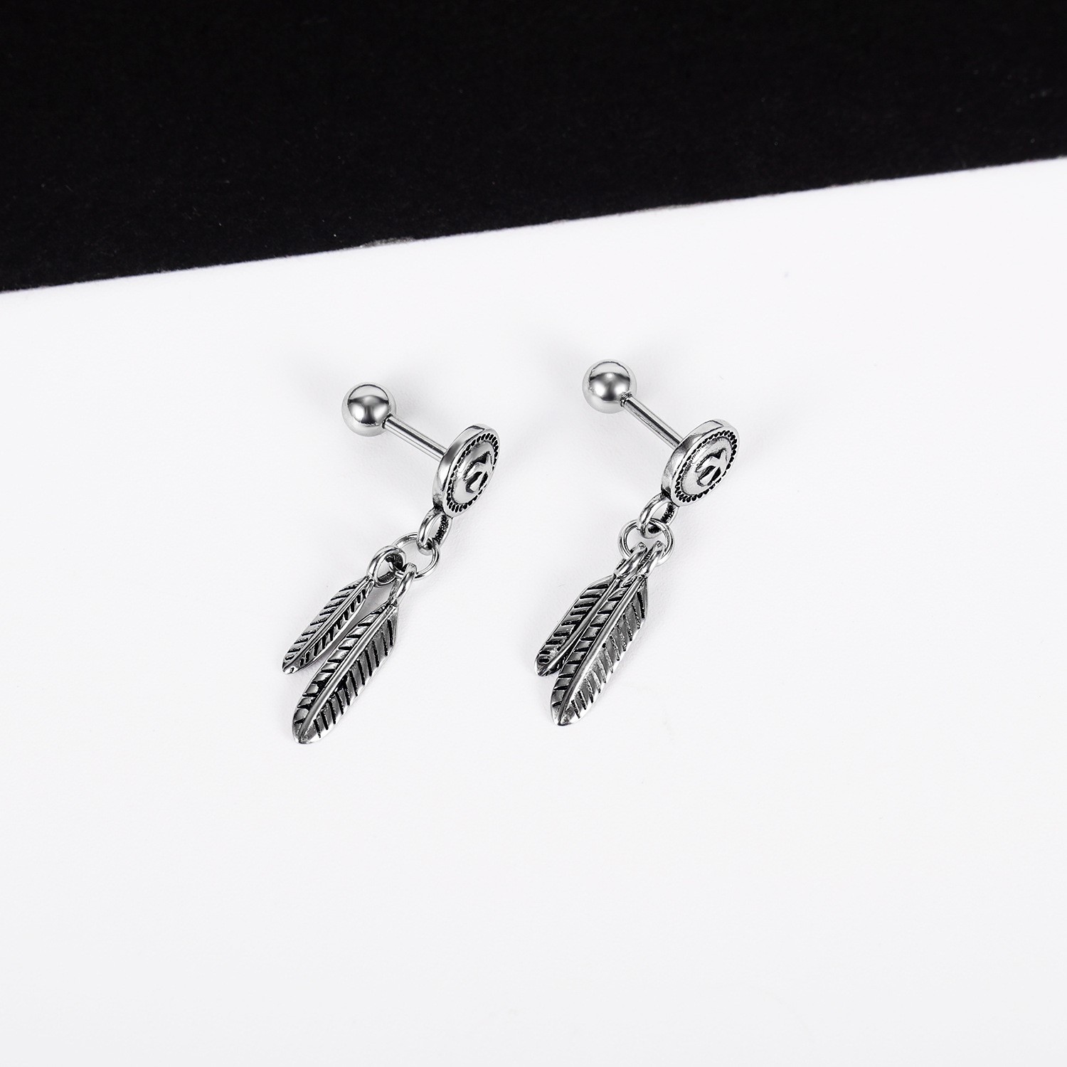 Direct sales from the source factory: Classic and popular stainless steel leaf earrings from Europe and America, versatile and pigeon earrings for both men and women detail image 4