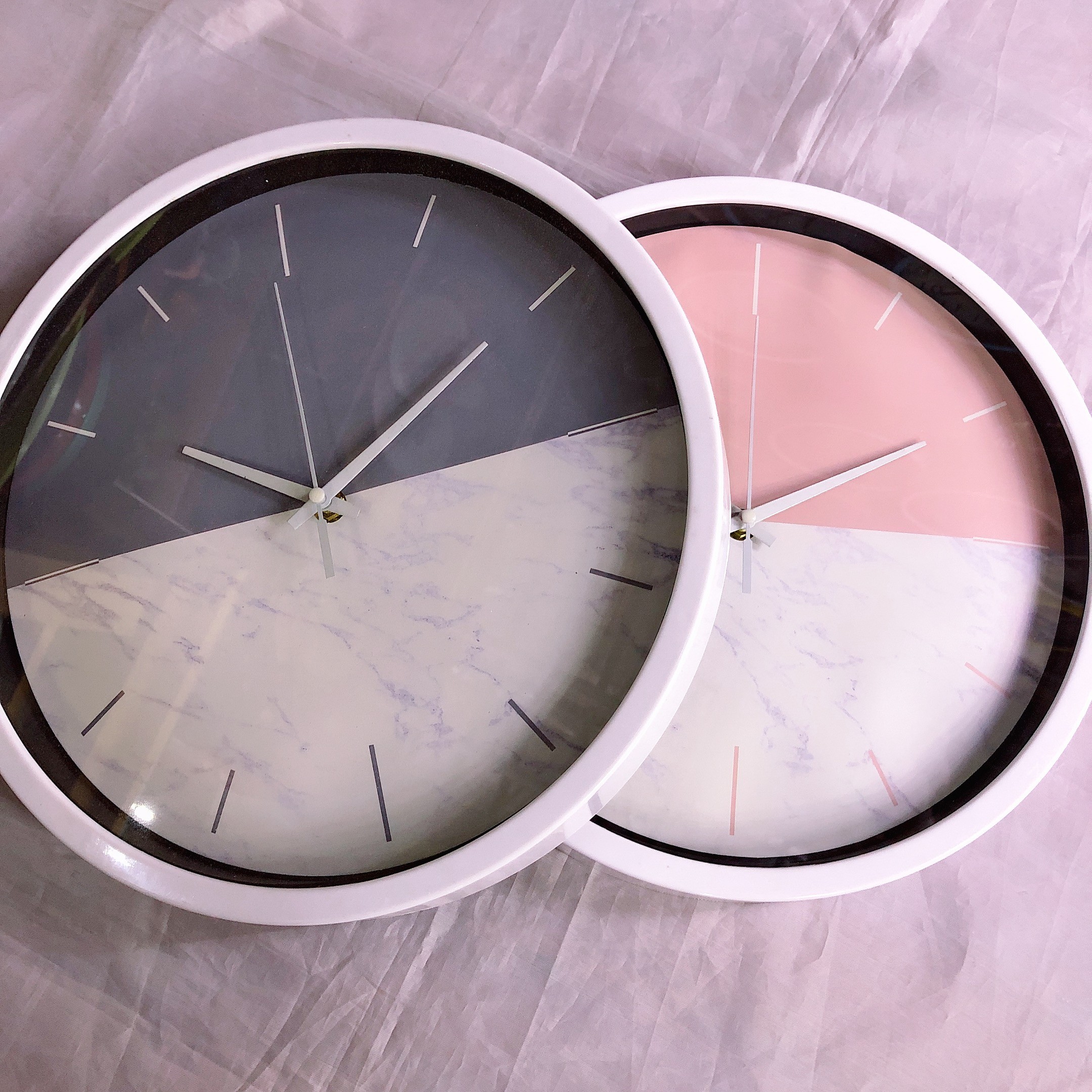 Modern, simple and fashionable wall clock, 12-inch, living room quartz wall clock, 30cm detail image 5