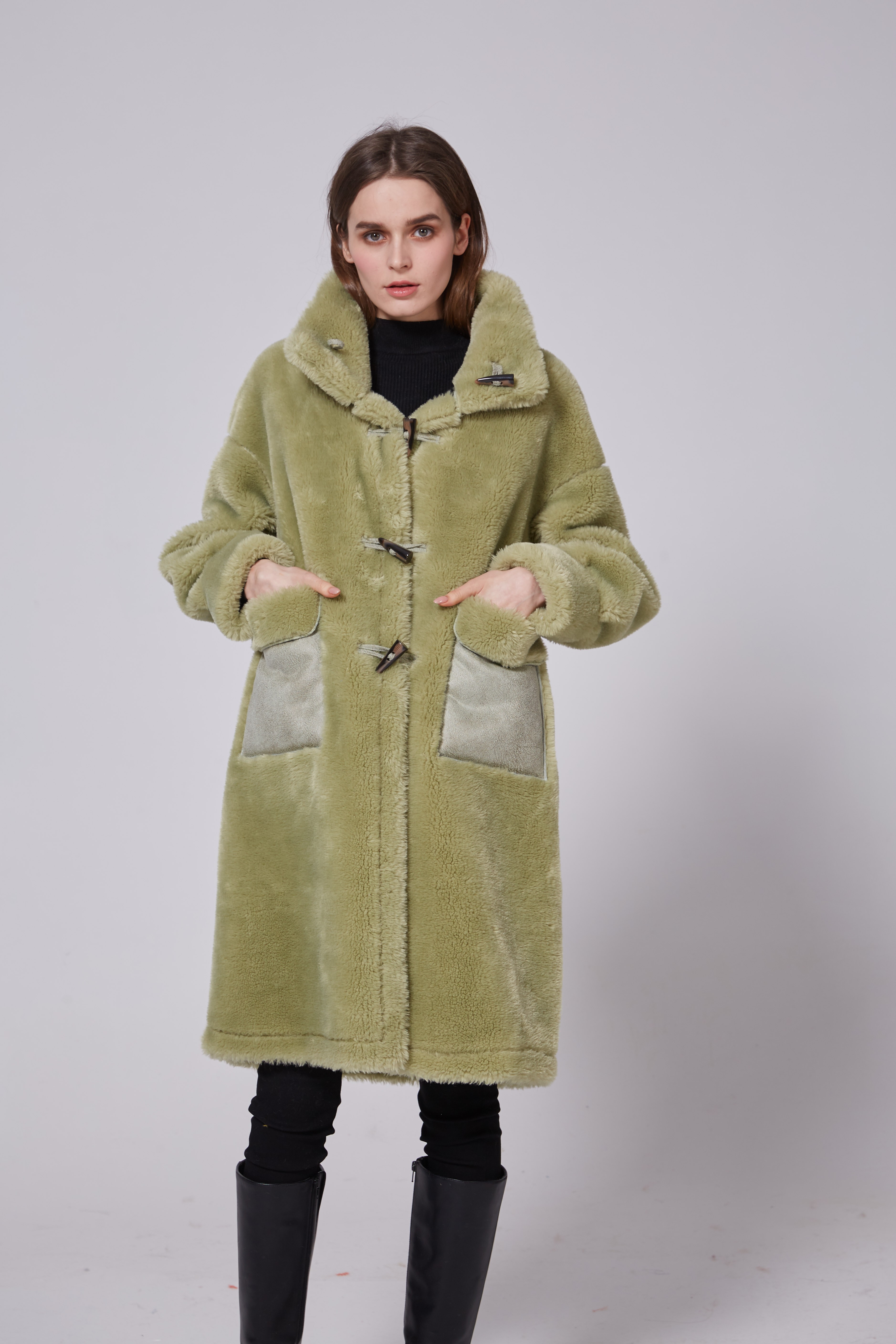 The best-selling fashionable and casual women's wear in 2021, featuring a faux fur coat that can be worn on both sides detail image 1