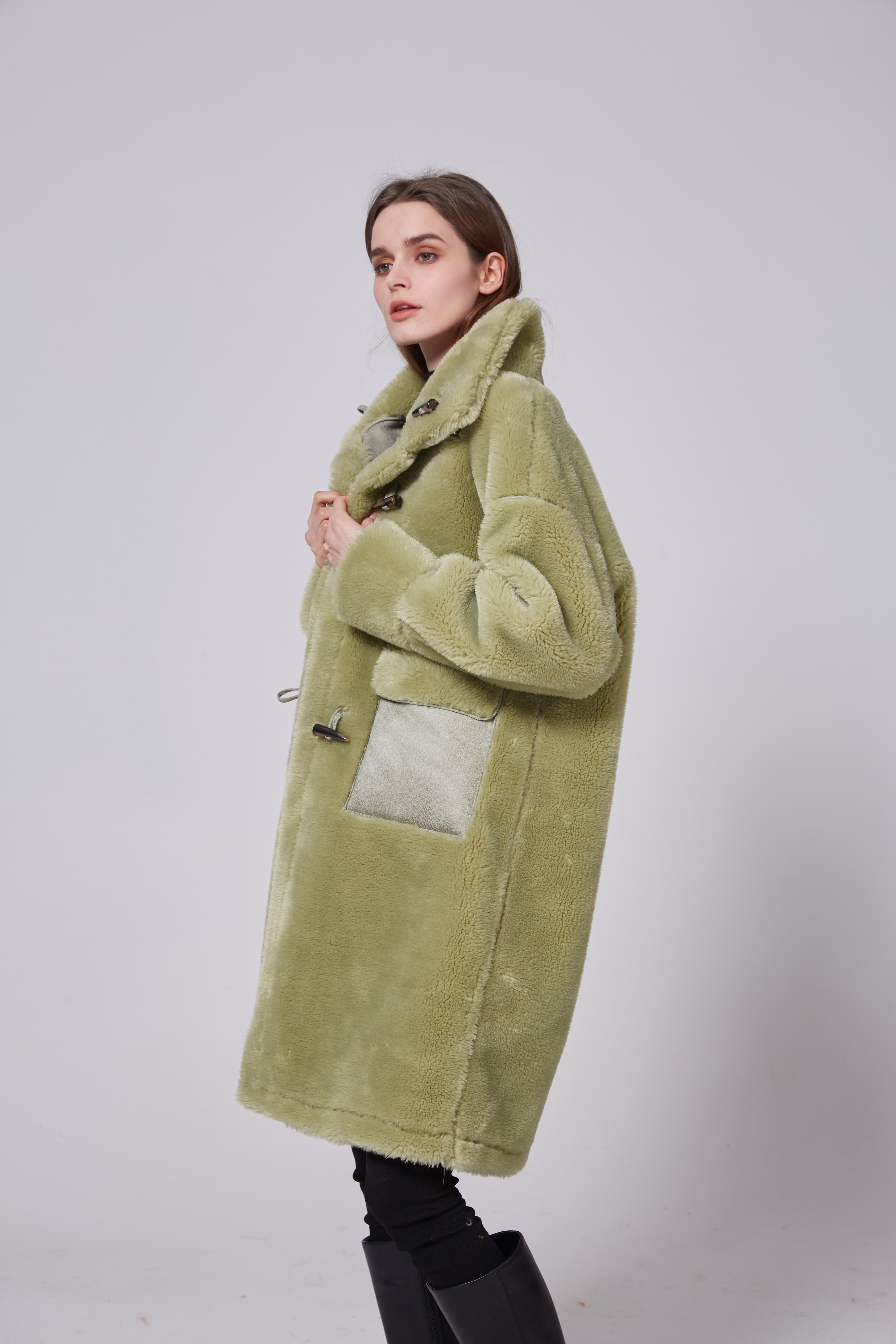 The best-selling fashionable and casual women's wear in 2021, featuring a faux fur coat that can be worn on both sides detail image 3