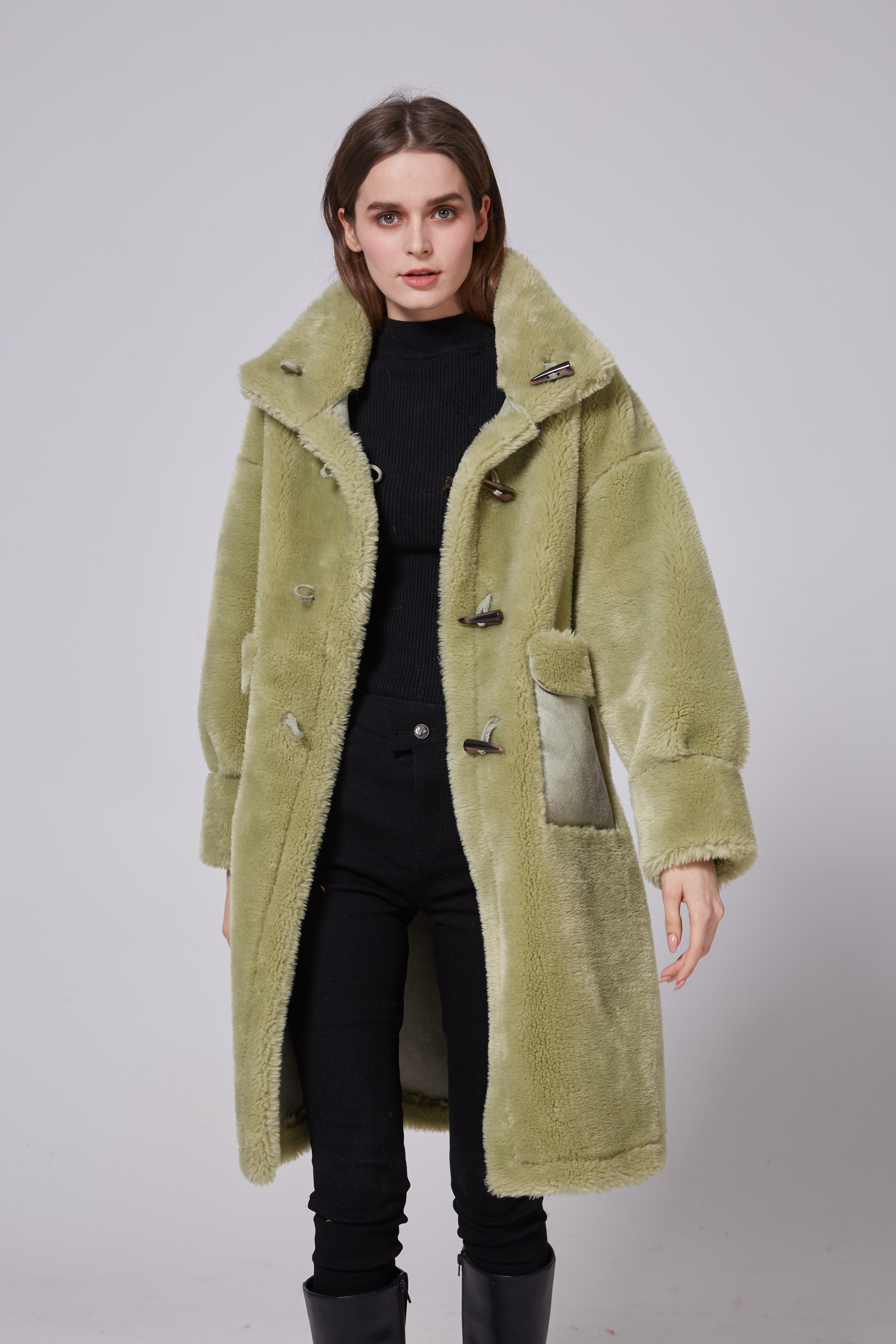 The best-selling fashionable and casual women's wear in 2021, featuring a faux fur coat that can be worn on both sides detail image 5