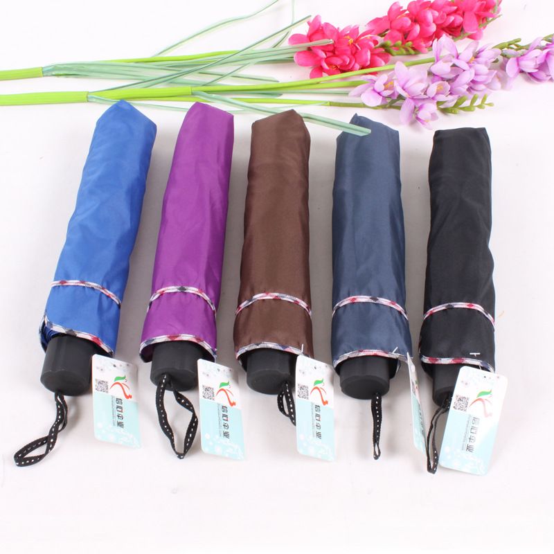 Business and leisure umbrella with checkered edge and enlarged three-fold umbrella