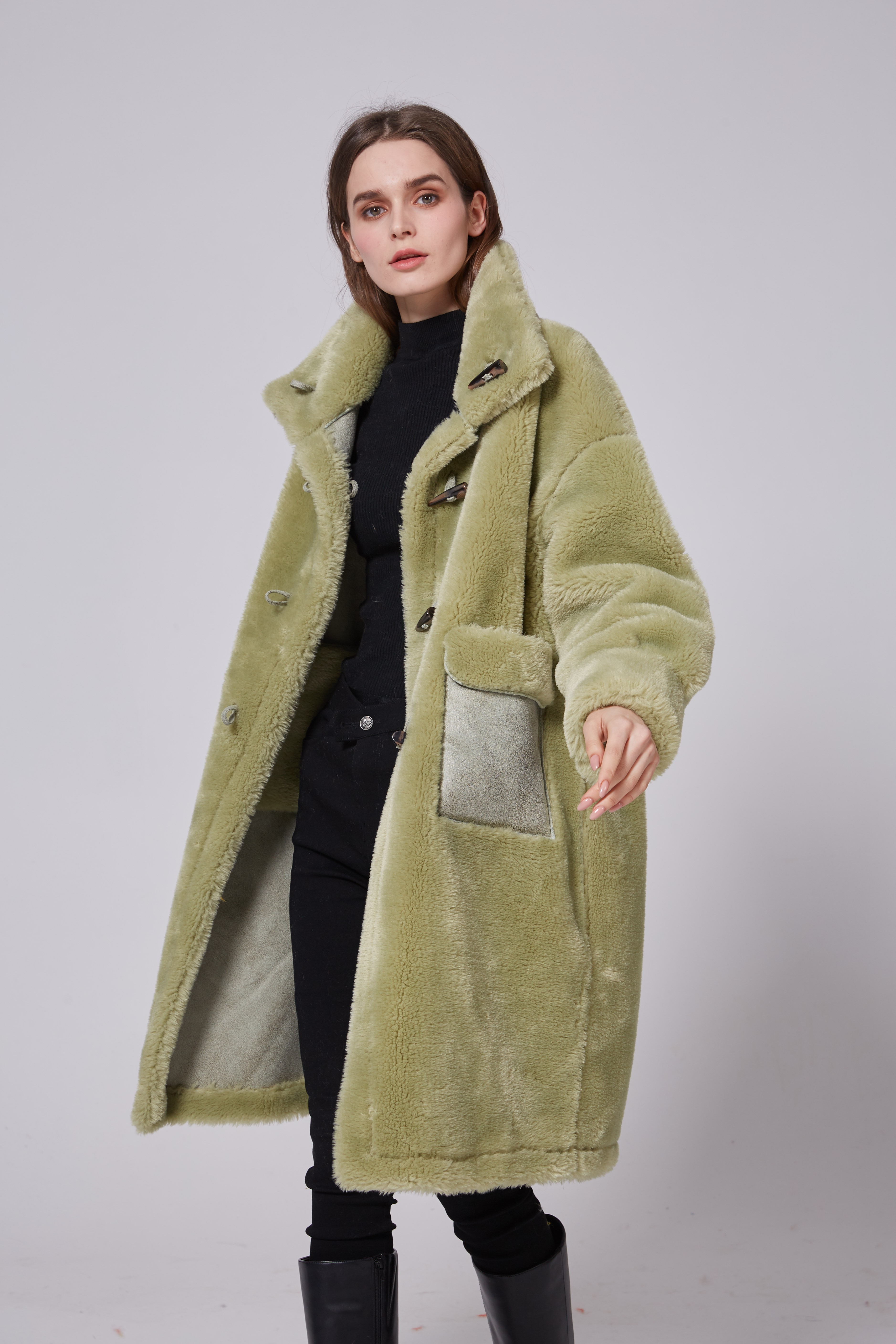 The best-selling fashionable and casual women's wear in 2021, featuring a faux fur coat that can be worn on both sides detail image 2