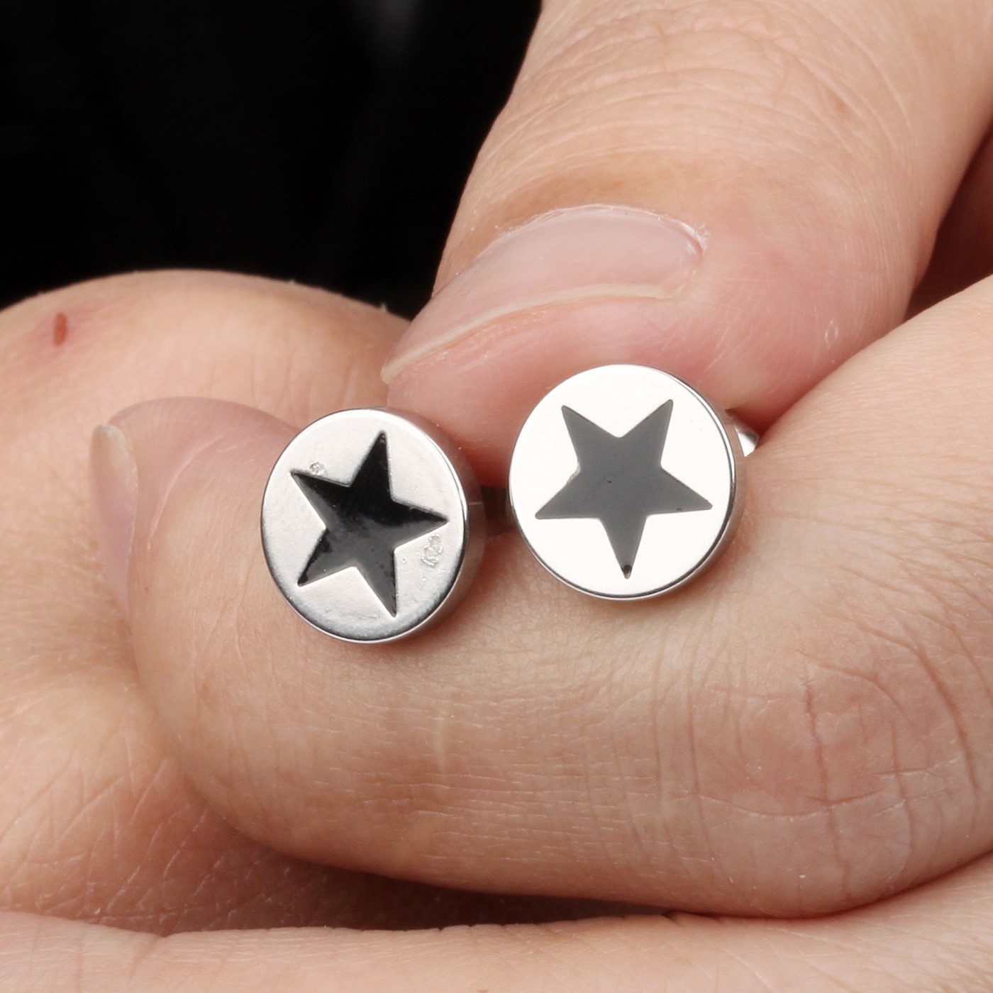 Men's titanium steel stud earrings, flat round oil-dripping five-pointed star earrings, Korean-style accessories wholesale, festival gifts detail image 4