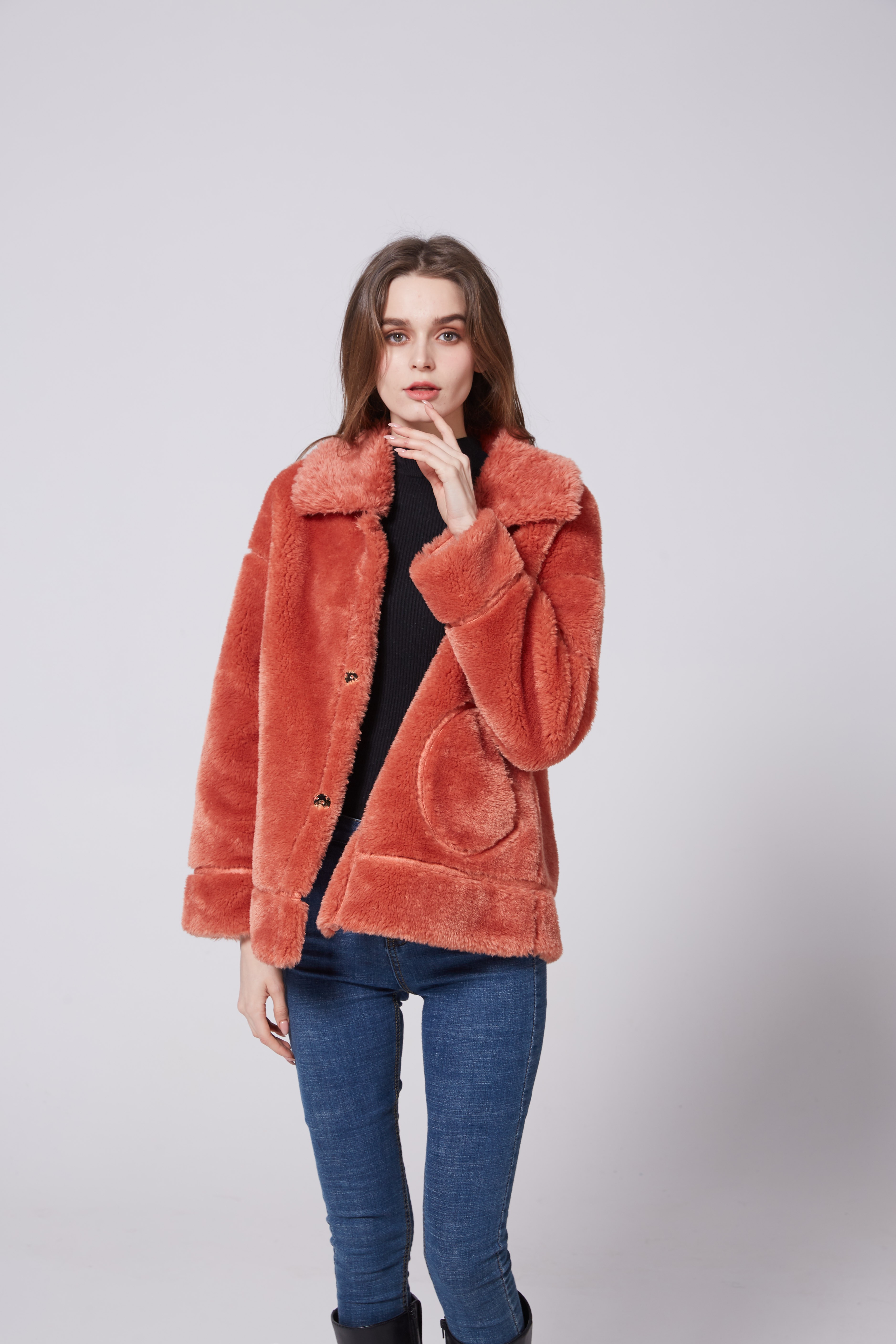 The best-selling fashionable and casual women's coat with a faux fur one-piece lapel in 2021 detail image 3