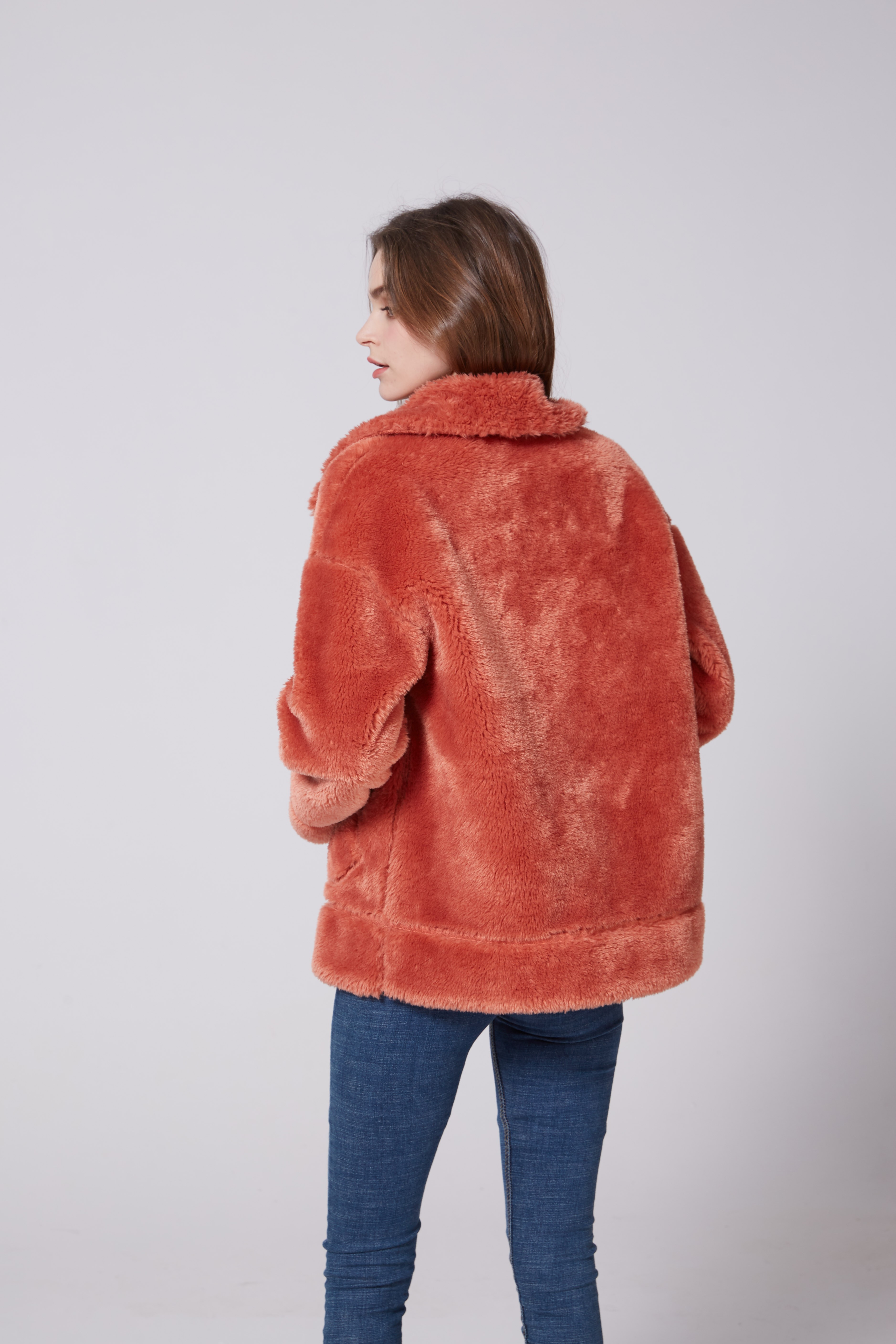 The best-selling fashionable and casual women's coat with a faux fur one-piece lapel in 2021 detail image 1