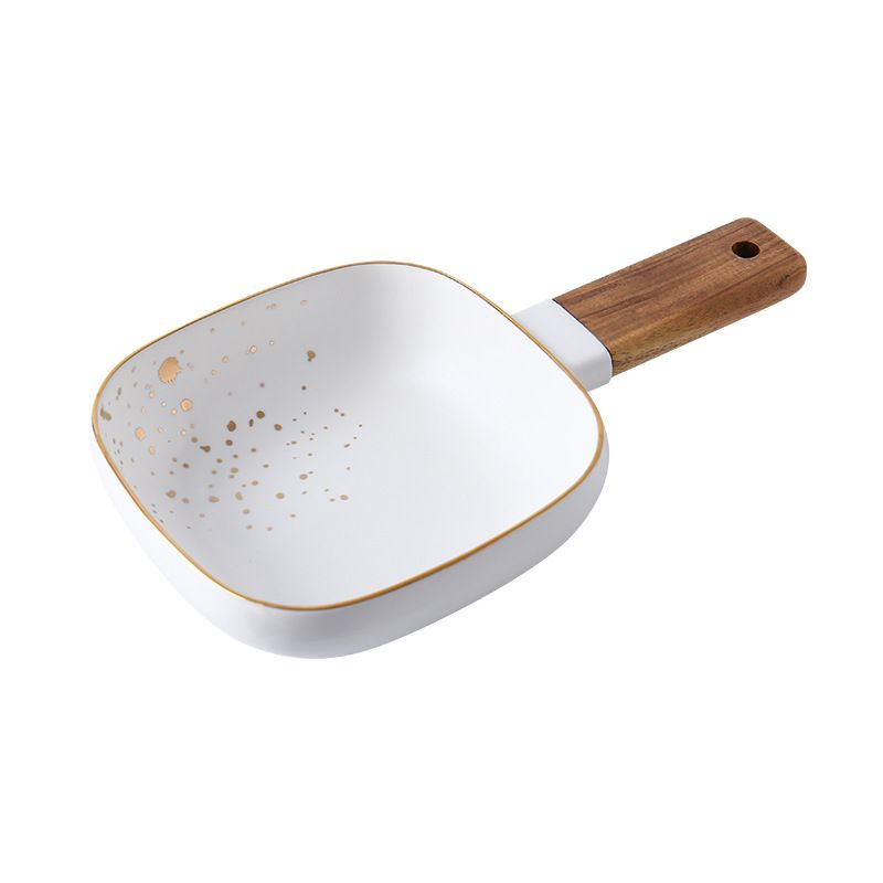Gold dot retro gold edge ceramic tableware, acacia wood handle plates, steak plates, rice bowls, soup bowls and noodle bowls Application Scenario