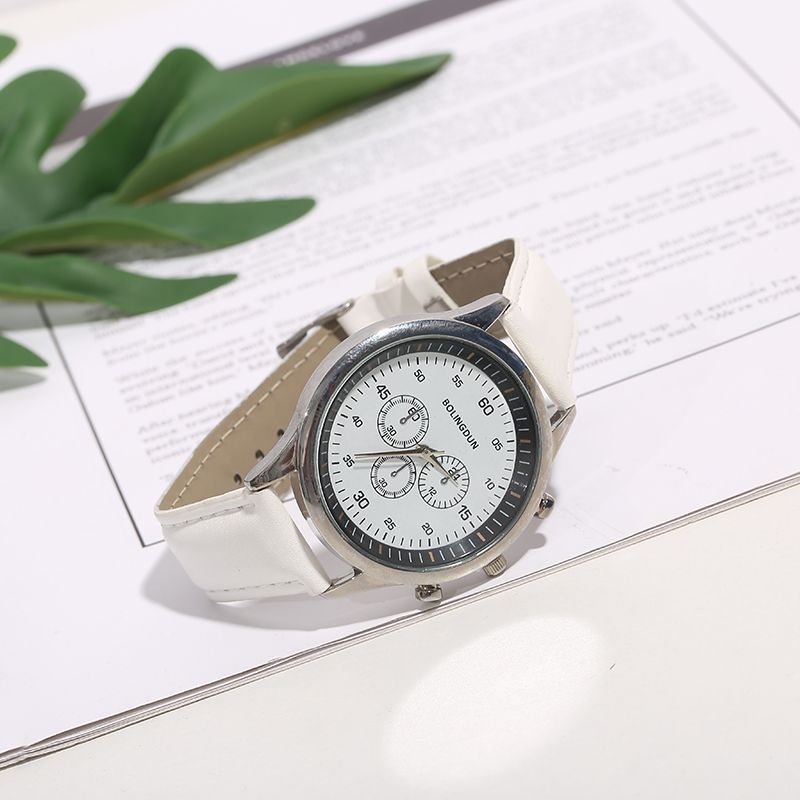 The new men's fashion watch with a leather strap, a simple digital dial quartz watch, and a European and American style business wristwatch Item Picture