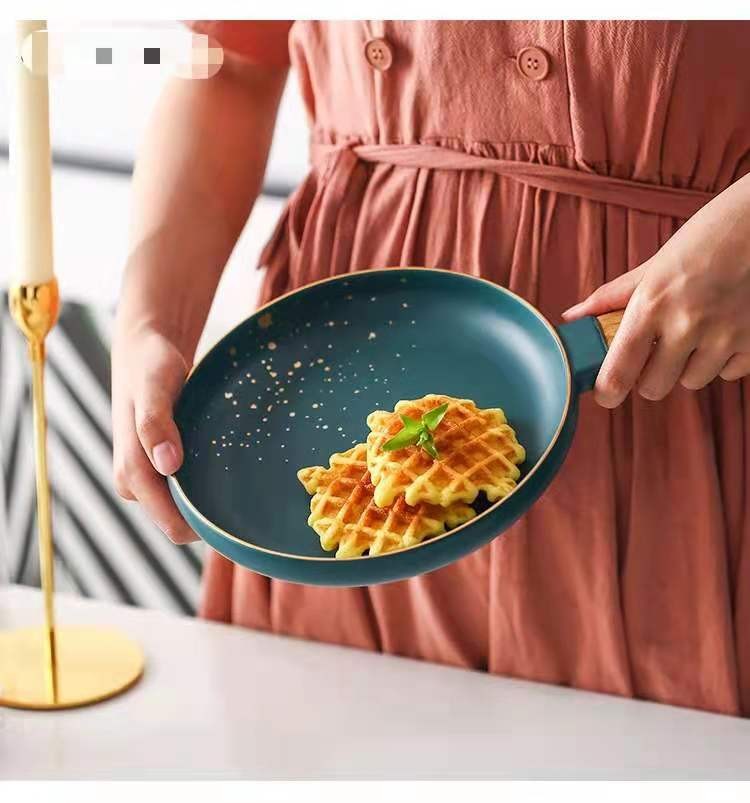 Gold dot retro gold edge ceramic tableware, acacia wood handle plates, steak plates, rice bowls, soup bowls and noodle bowls detail image 9