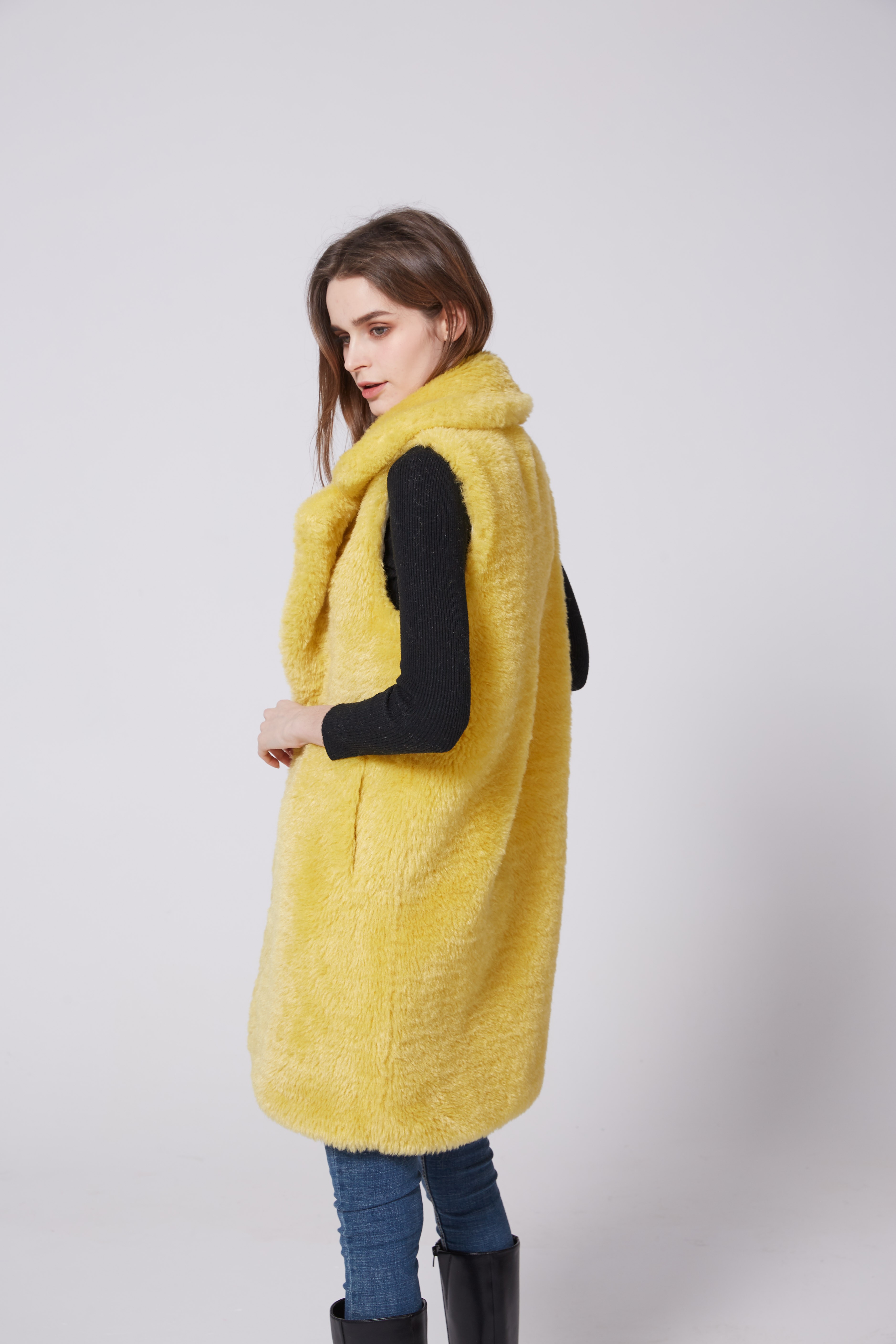 The 2021 new Korean-style trendy women's wear faux fur integrated long vest detail image 1