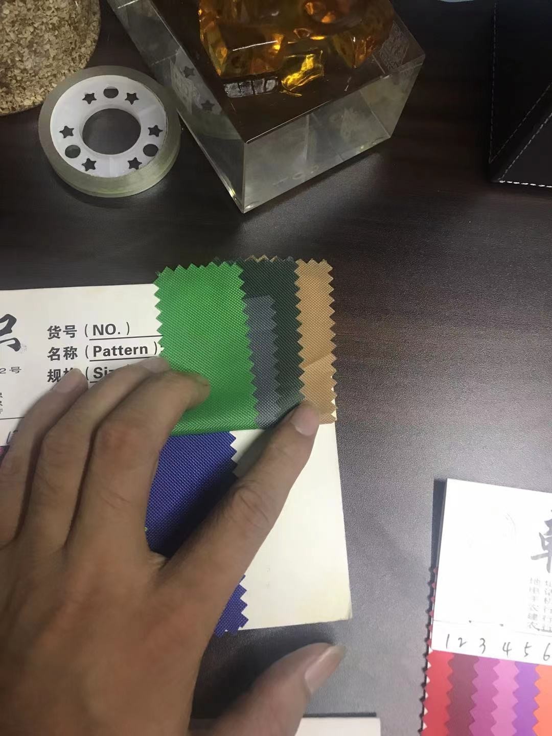 Factory direct sales of hot-selling new leather products in large stock, high, medium and low grade bags, sofas, shoe materials and fabrics, Oxford fabric 210D, No. 17 color detail image 3