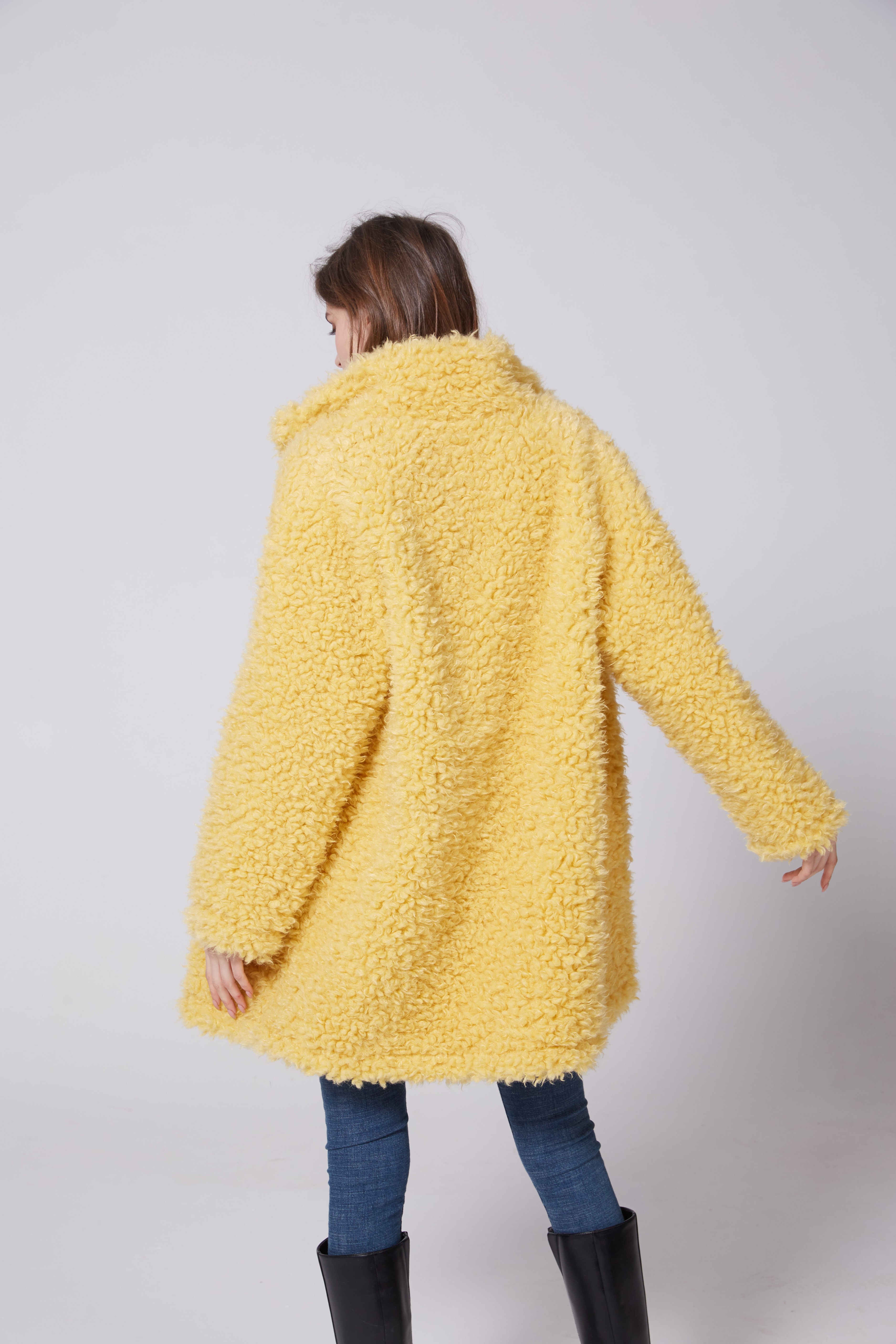 In 2021, a trendy and casual women's cashmere long coat with fur in one piece detail image 3