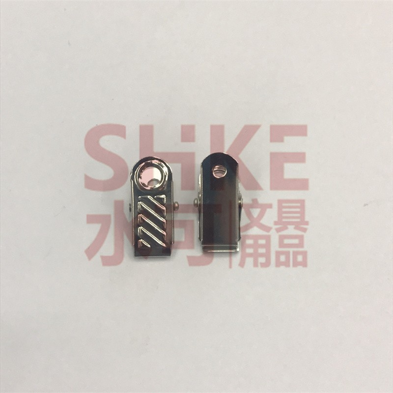 厂家直销大号斜纹圆孔英文夹 金属胸卡夹 证件卡套夹 高质量双孔夹详情图3