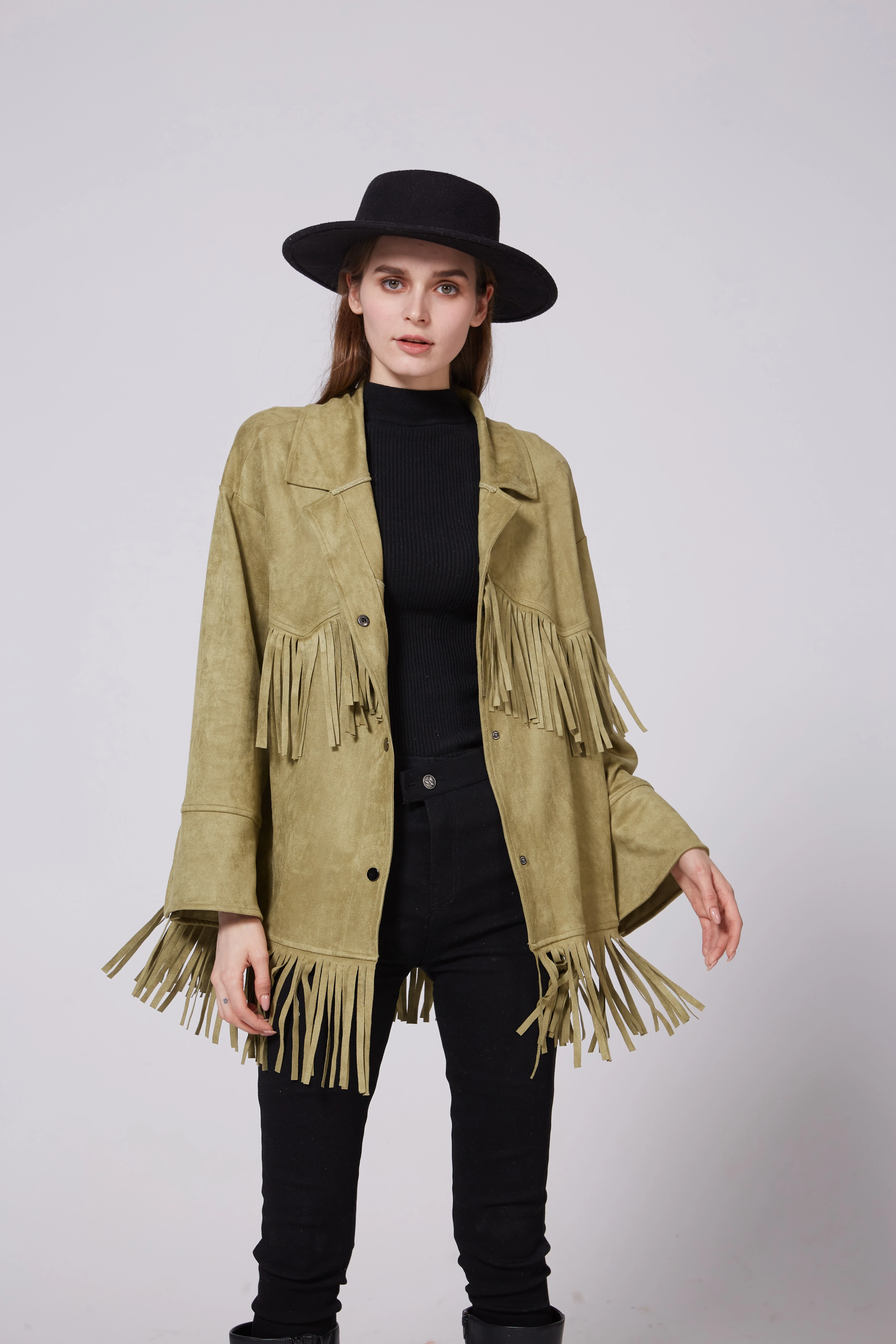The 2021 trendy and fashionable casual women's wear suede short fringed coat detail image 3