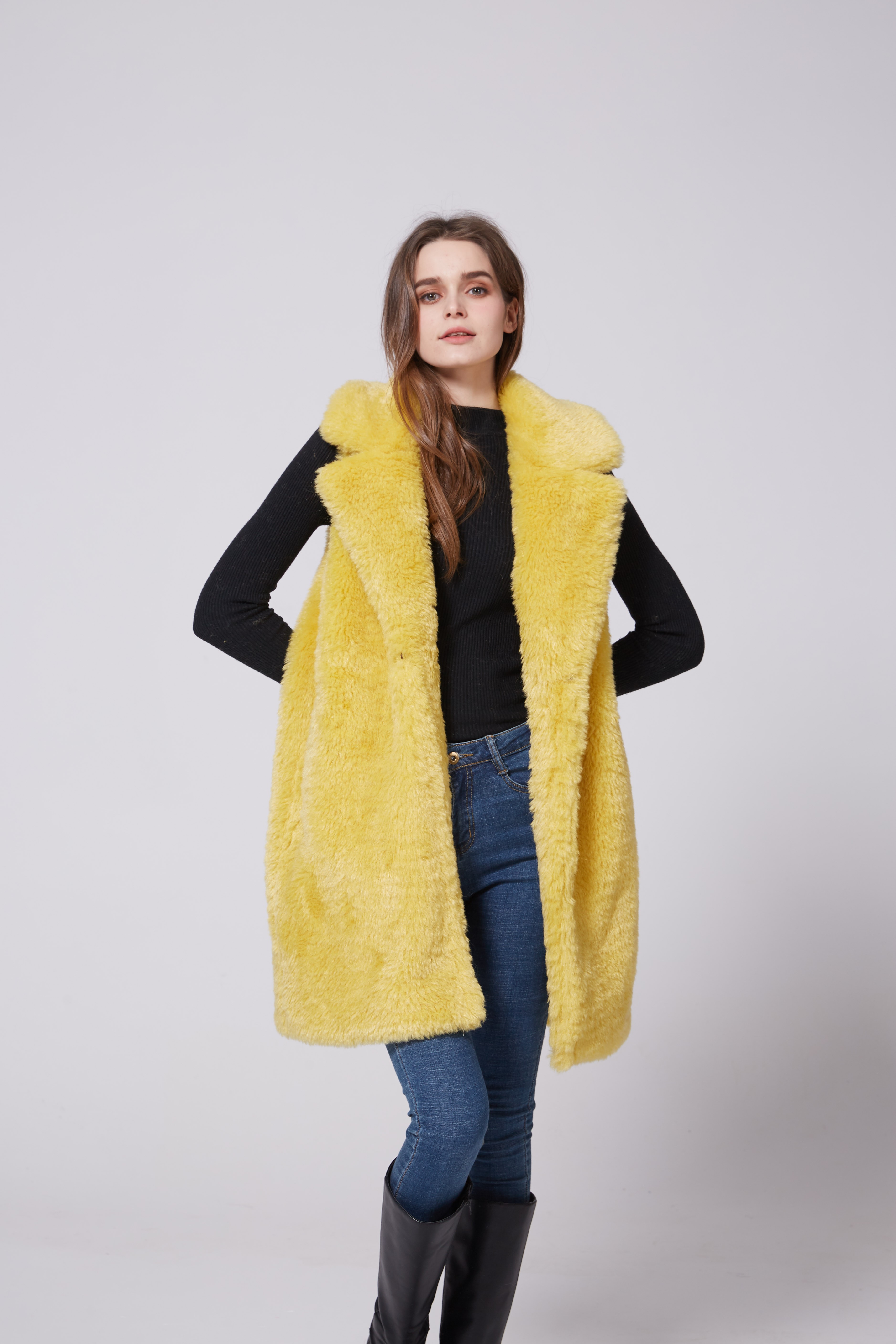 The 2021 new Korean-style trendy women's wear faux fur integrated long vest detail image 5