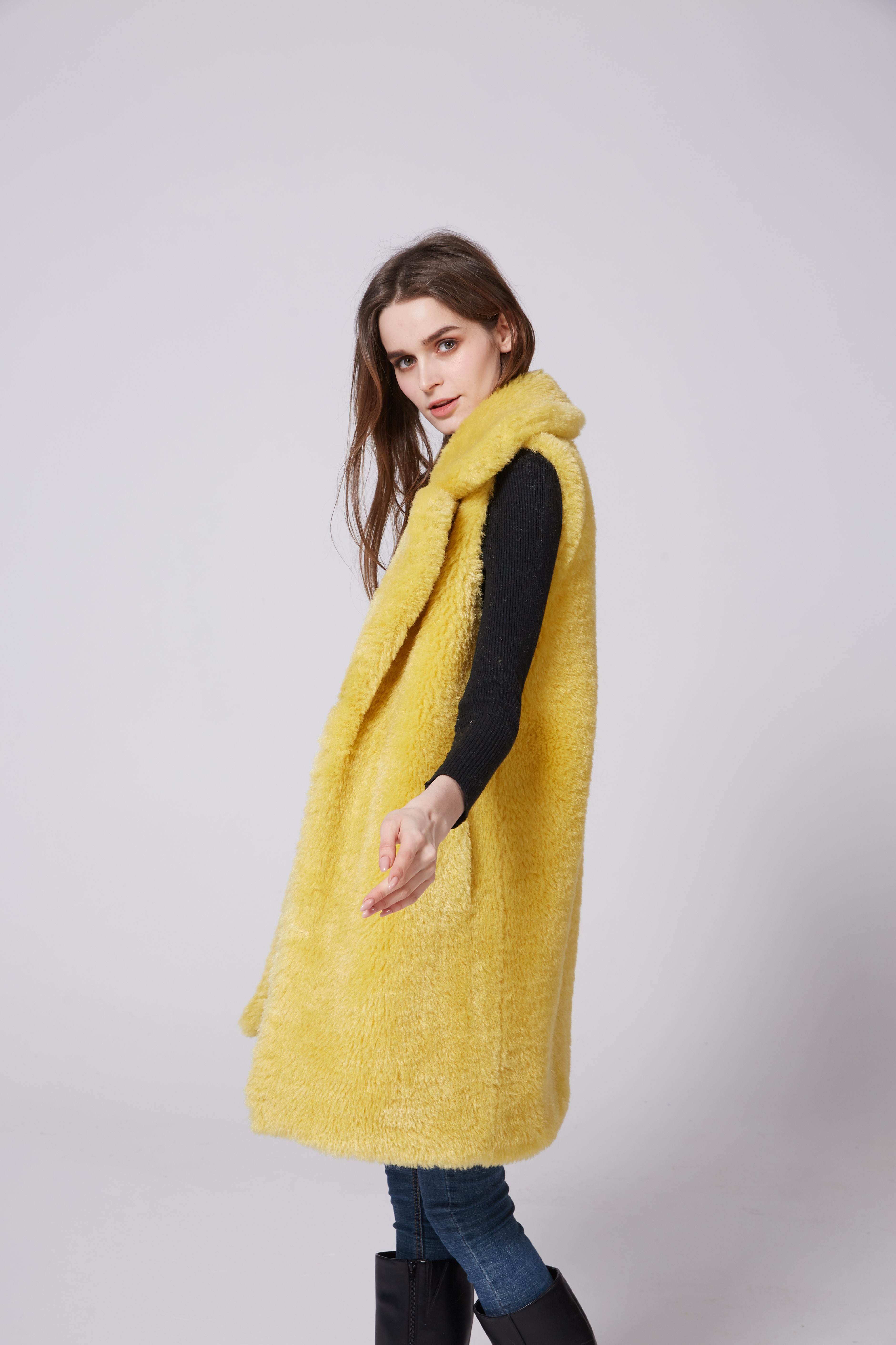 The 2021 new Korean-style trendy women's wear faux fur integrated long vest detail image 6