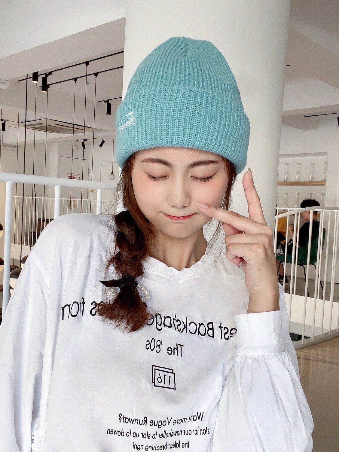 This two-piece set of trendy hat and scarf with a neck is fashionable, warm, elegant and versatile. The knitted woolen hat is a must-have for winter trends undefined