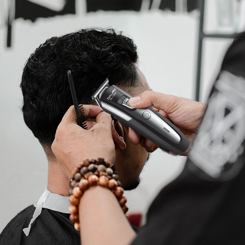 DALING-1068 Hair clipper, electric clipper, engraving oil head clipper, electric head shaving wonder tool, engraving tool, adult and children's hair clipper, trimming, export wholesale Application Scenario