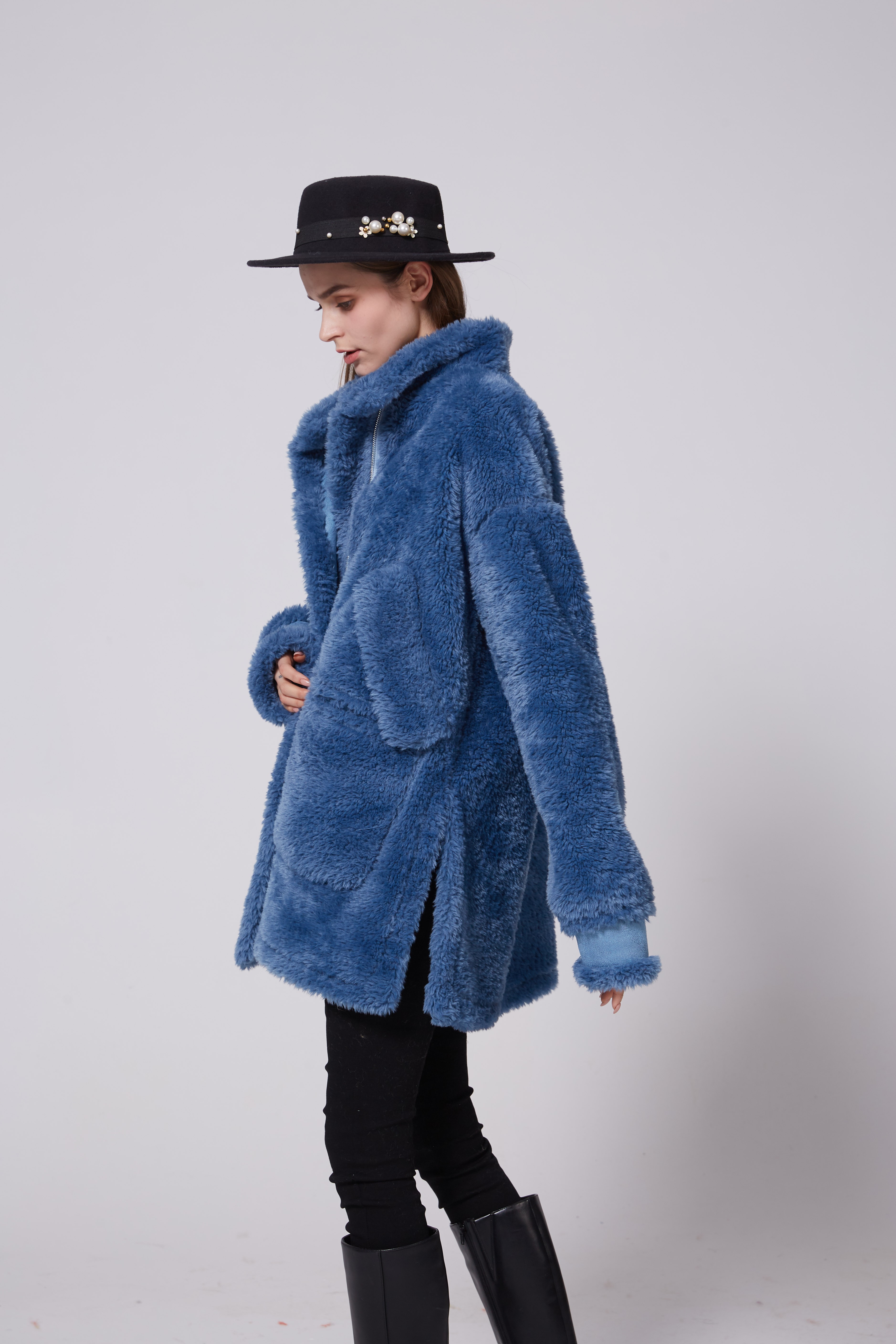 2021 New Korean Fashion Women's Clothing Simulation Fur One Short Zipper Coat Specification drawing
