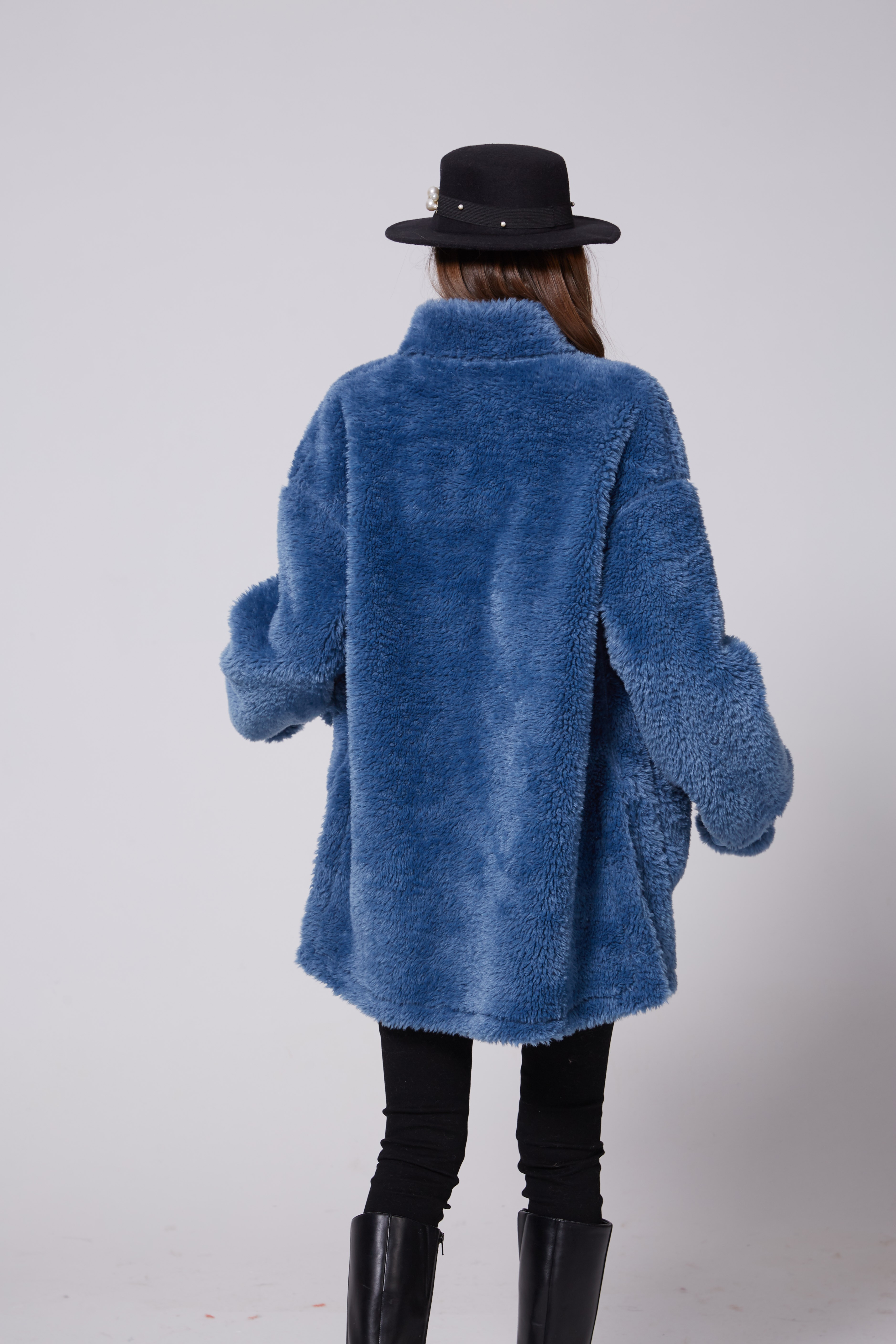 2021 New Korean Fashion Women's Clothing Simulation Fur One Short Zipper Coat Application Scenario