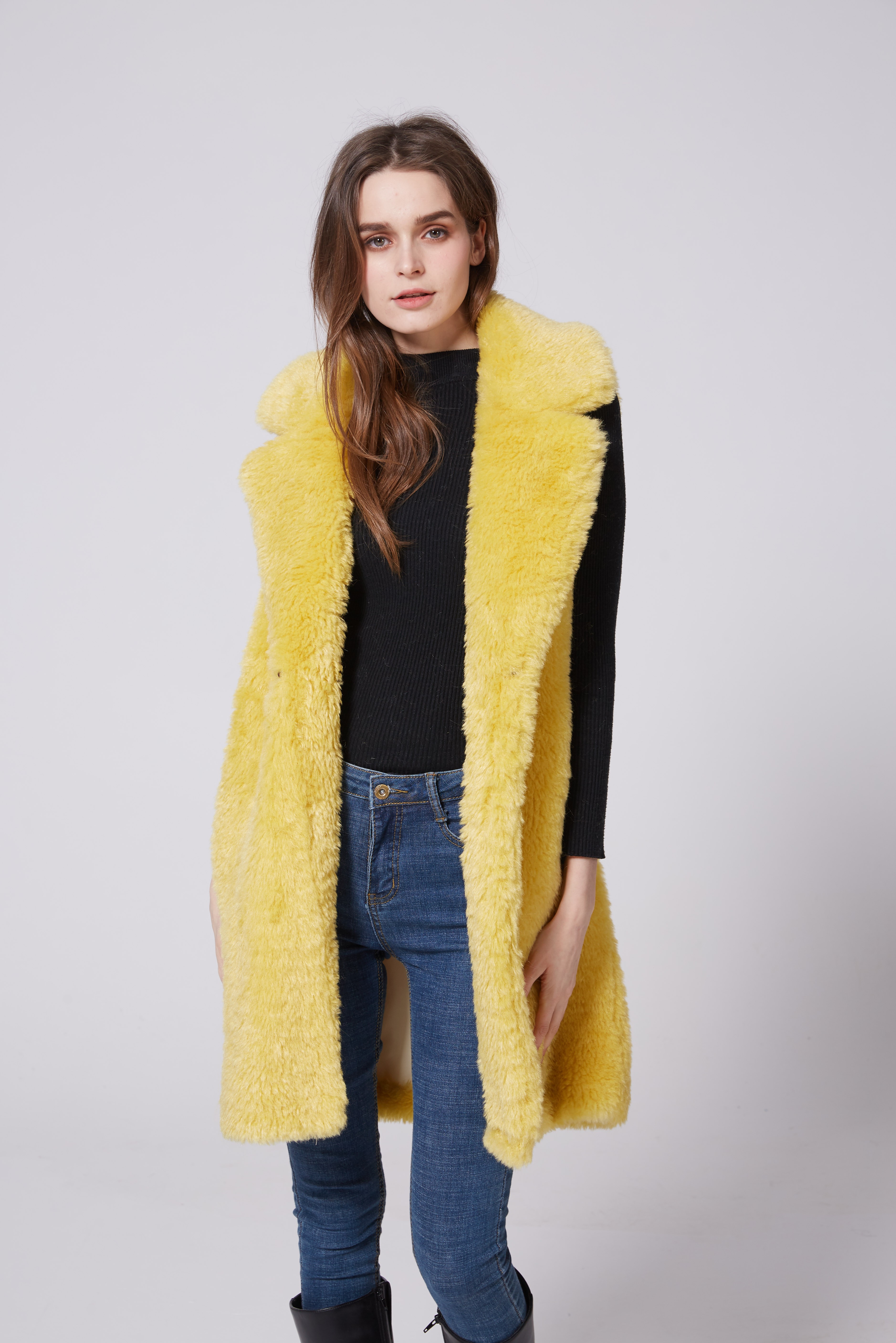 The 2021 new Korean-style trendy women's wear faux fur integrated long vest detail image 8