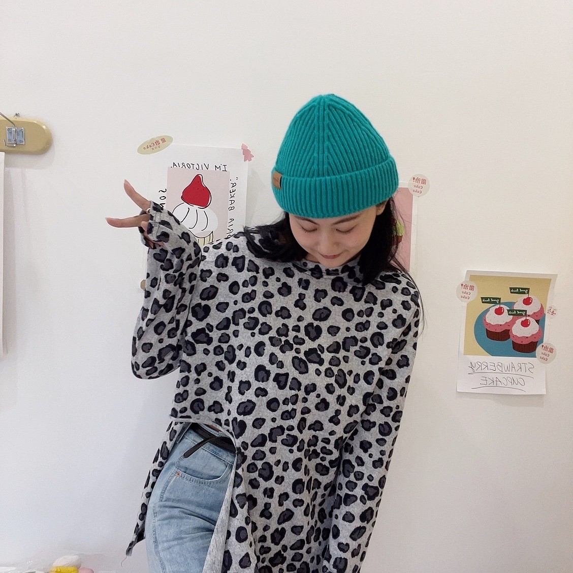 Autumn and winter Klein Blue knitted checkered hat and scarf 2-piece set, Japanese, European and Korean style warm and fashionable candy color versatile set details Picture