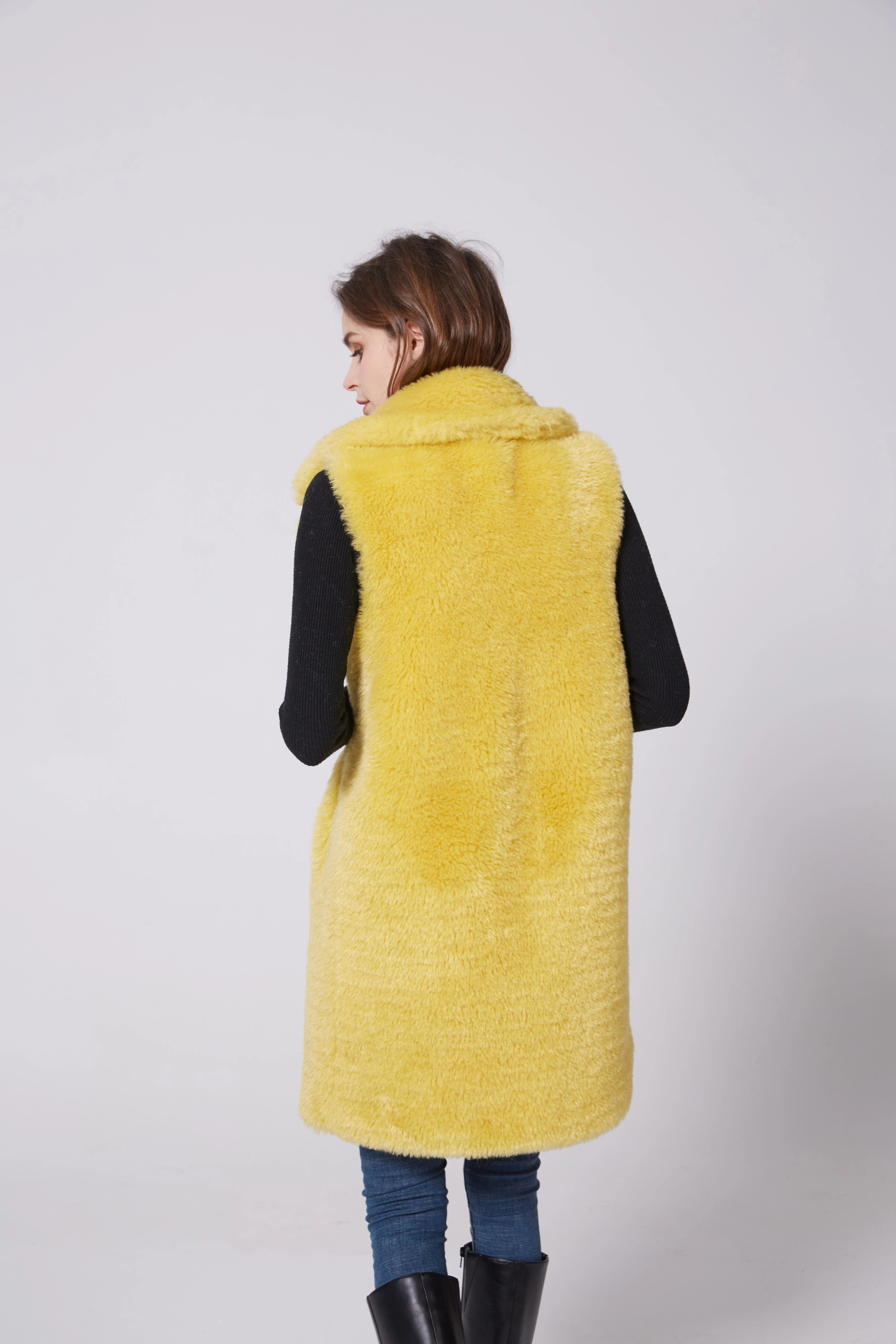 The 2021 new Korean-style trendy women's wear faux fur integrated long vest detail image 2