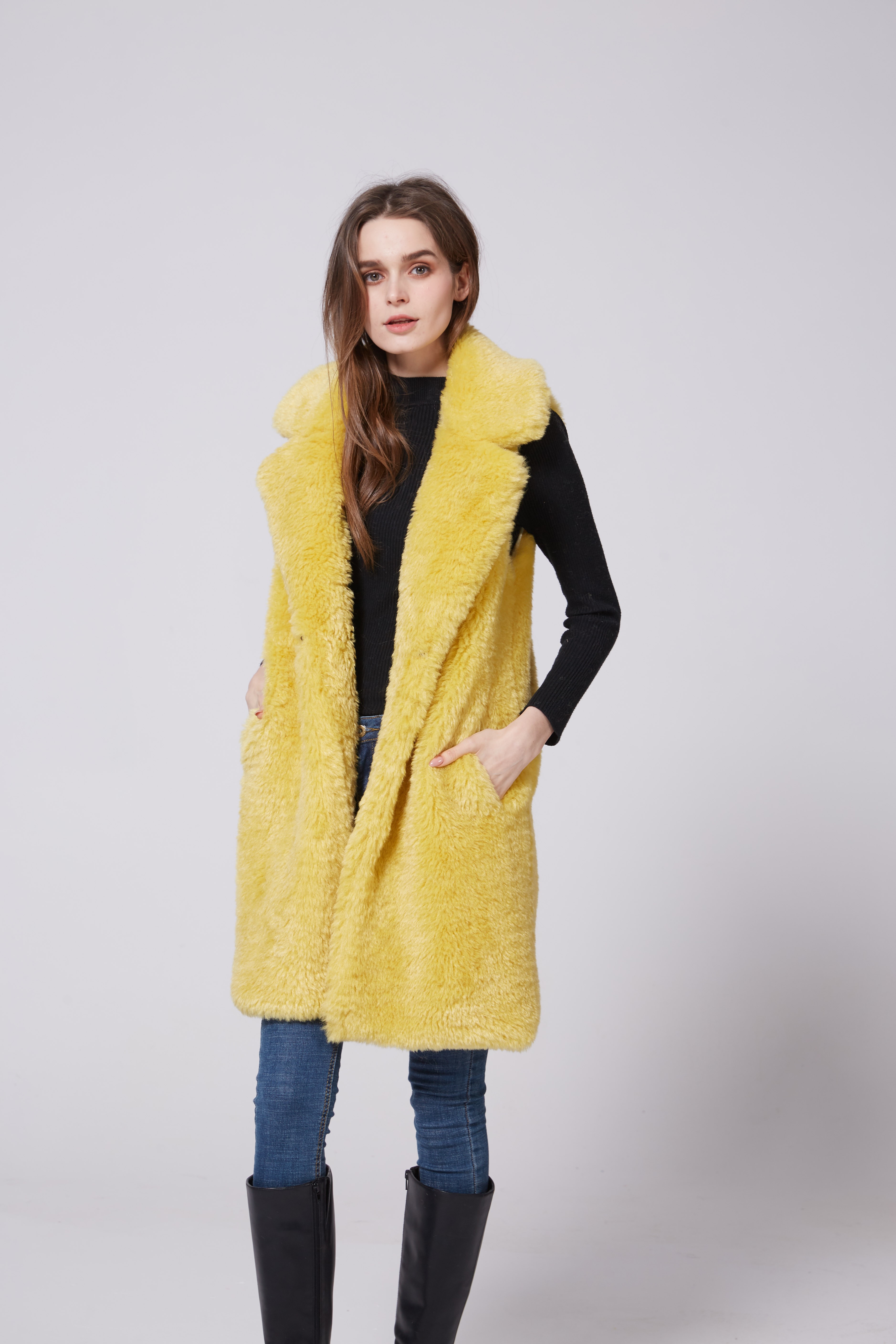 The 2021 new Korean-style trendy women's wear faux fur integrated long vest detail image 3