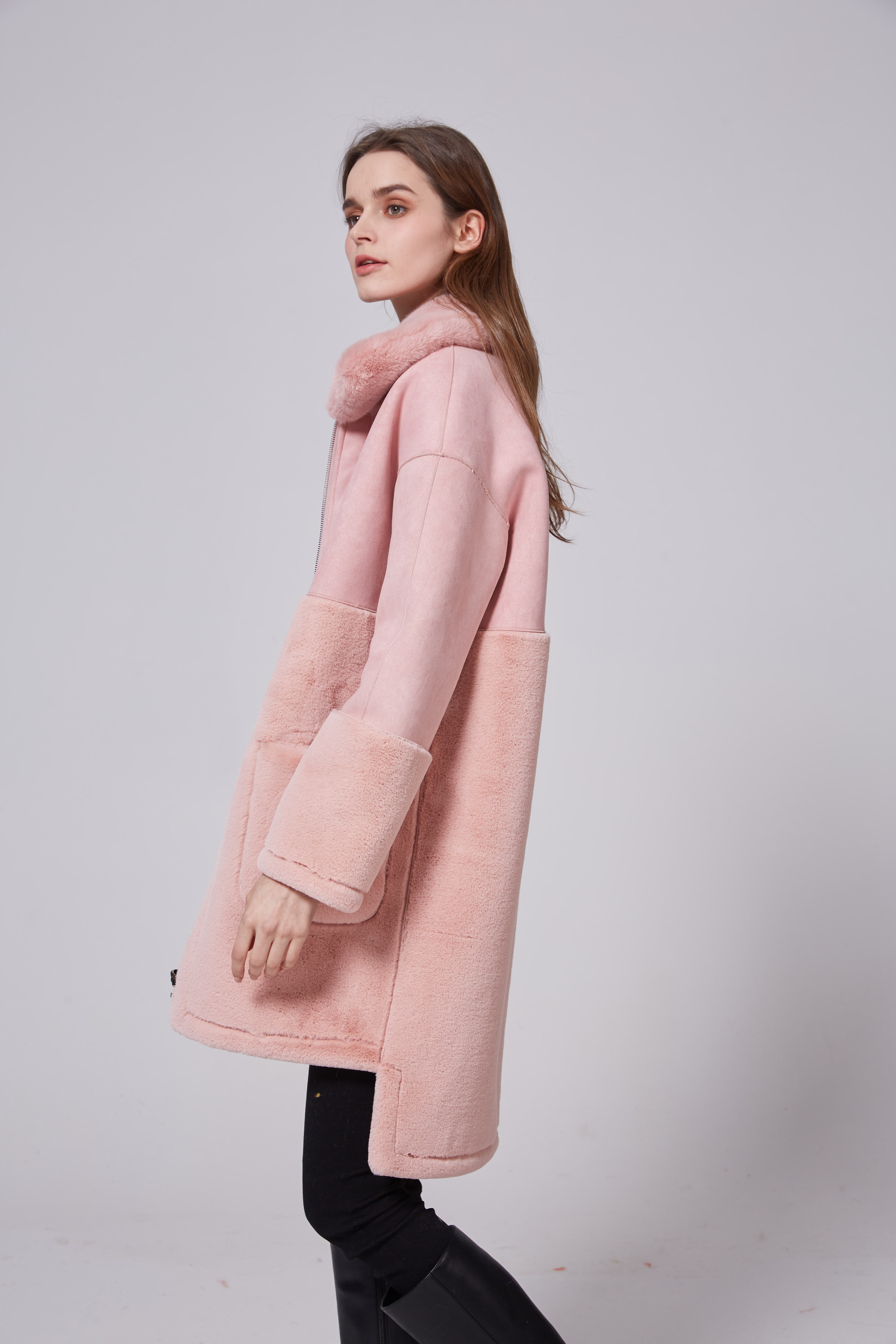 The 2021 trendy and fashionable casual women's rabbit fur long coat integrates fur and hair detail image 3