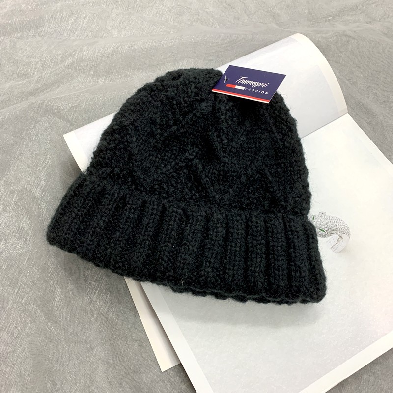 Klein blue checkered hat and Scarf 2-piece trendy brand simple and face-enhancing autumn and winter knitted candy-colored warm and fashionable set details Picture