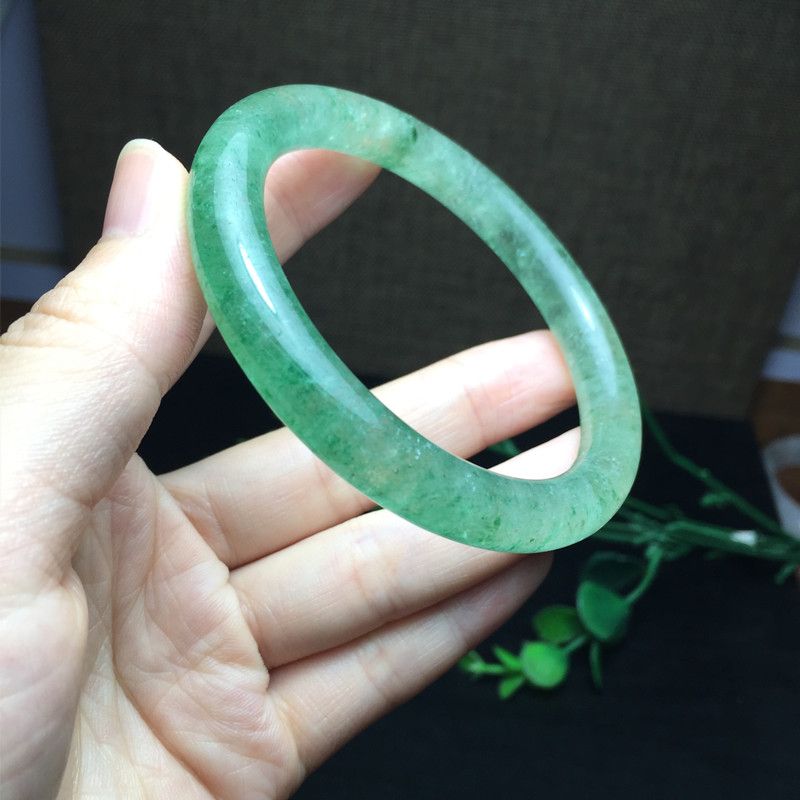 The natural green strawberry bracelet of Liangcai Crystal jewelry has a clear and beautiful color Specification image