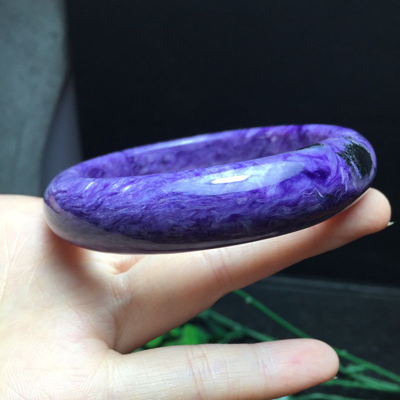 The natural dragon crystal bracelet of the bright crystal jewelry has clear patterns, bright and fragrant colors, and a smooth surface Item Picture