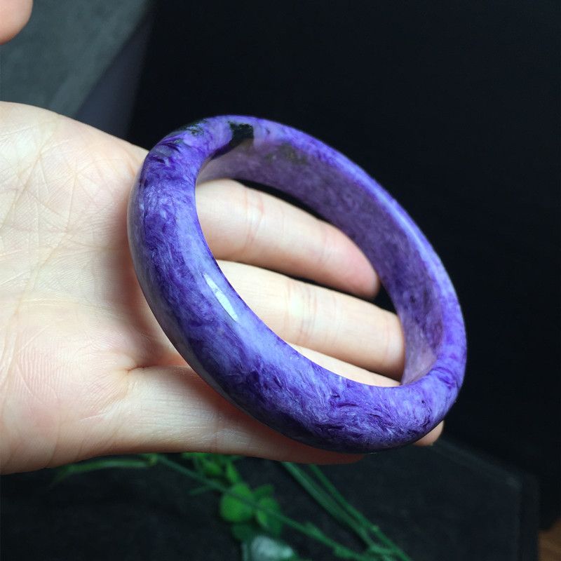 The natural dragon crystal bracelet of the bright crystal jewelry has clear patterns, bright and fragrant colors, and a smooth surface Application Scenario