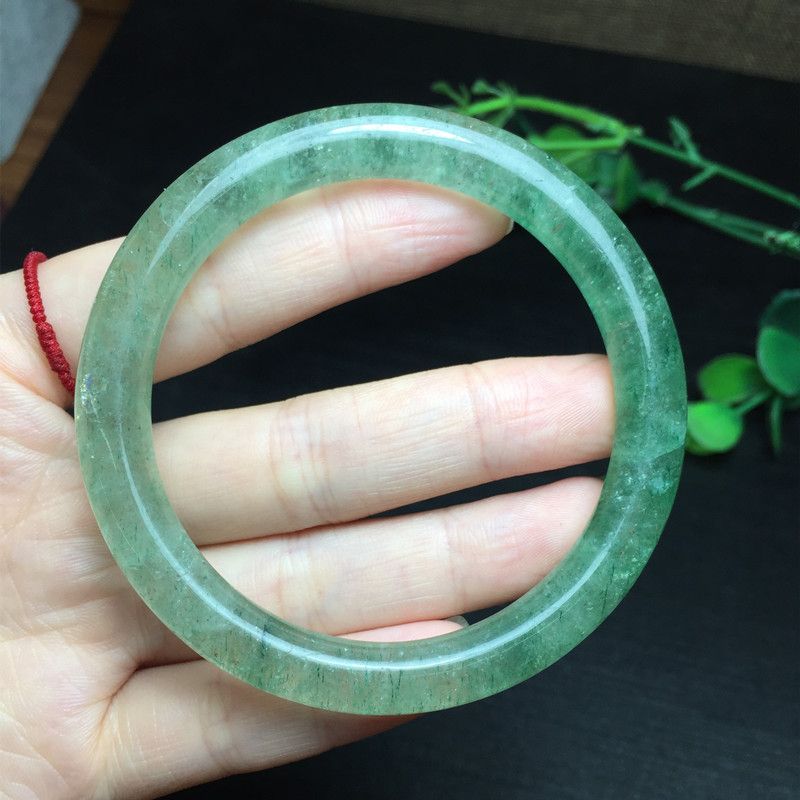 The natural green strawberry bracelet of Liangcai Crystal jewelry has a clear and beautiful color details Picture