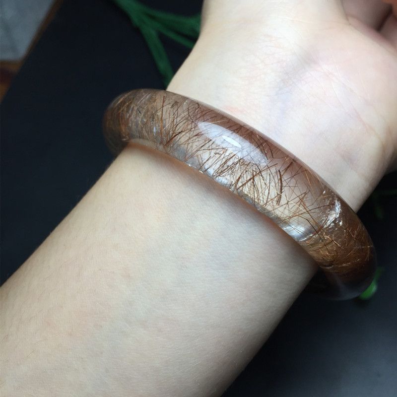 Bright and colorful crystal jewelry, natural red hair crystal bracelet, beautiful hair strands, clear crystal, smooth skin Application Scenario