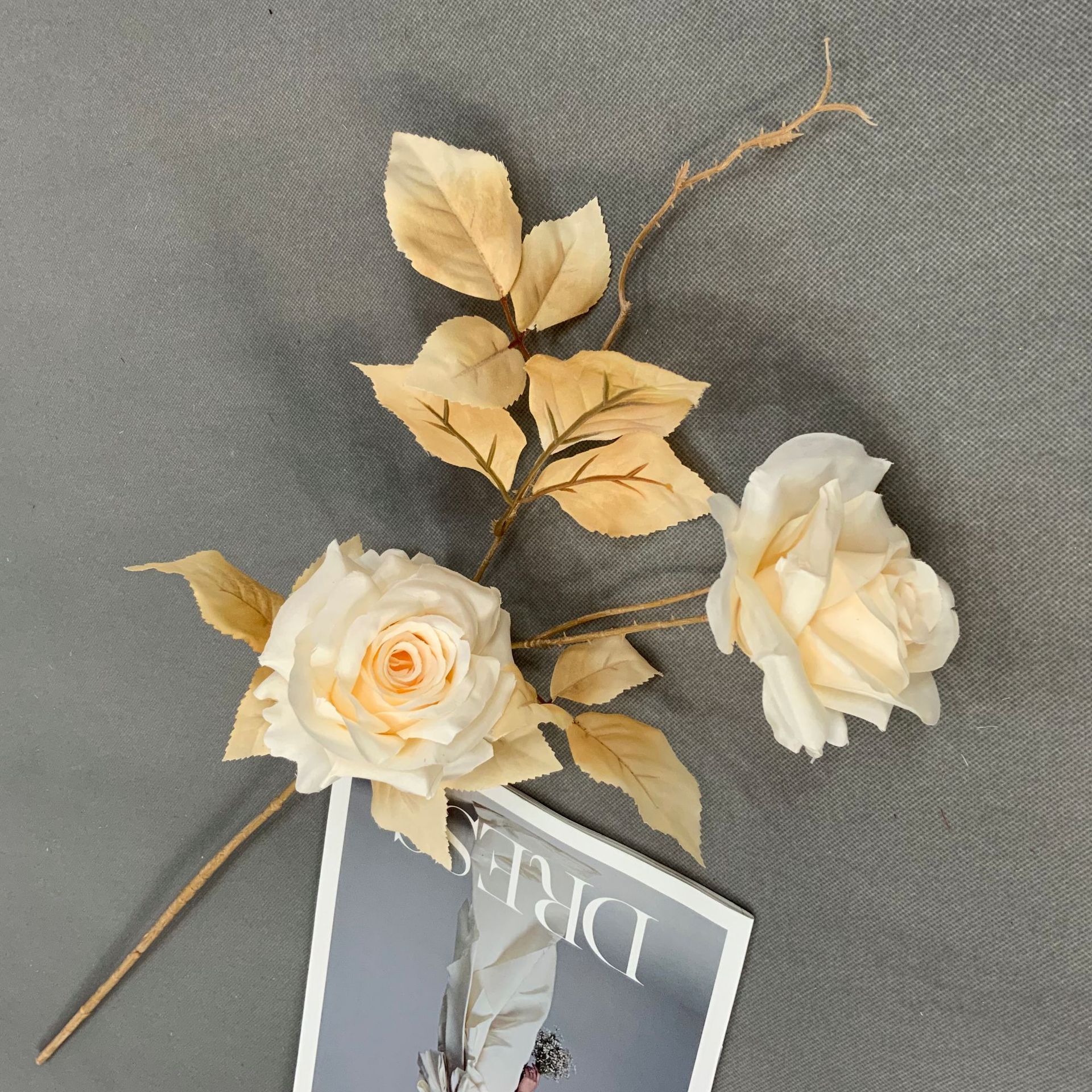 Simulación nuevo estilo europeo rosa de rama única boda salón de la boda camino de entrada arreglo floral 2 cabezas de tela de seda ramo de rosas al por mayor