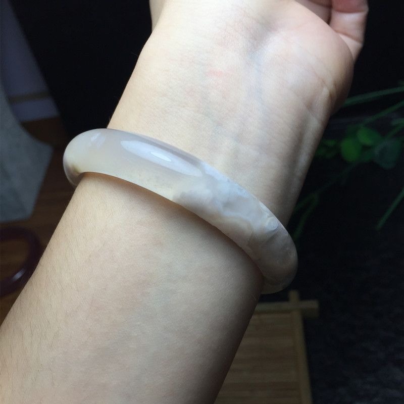 Bright Crystal jewelry natural cherry blossom agate bracelet, each piece of cherry blossom is extremely valuable and lustrous details Picture