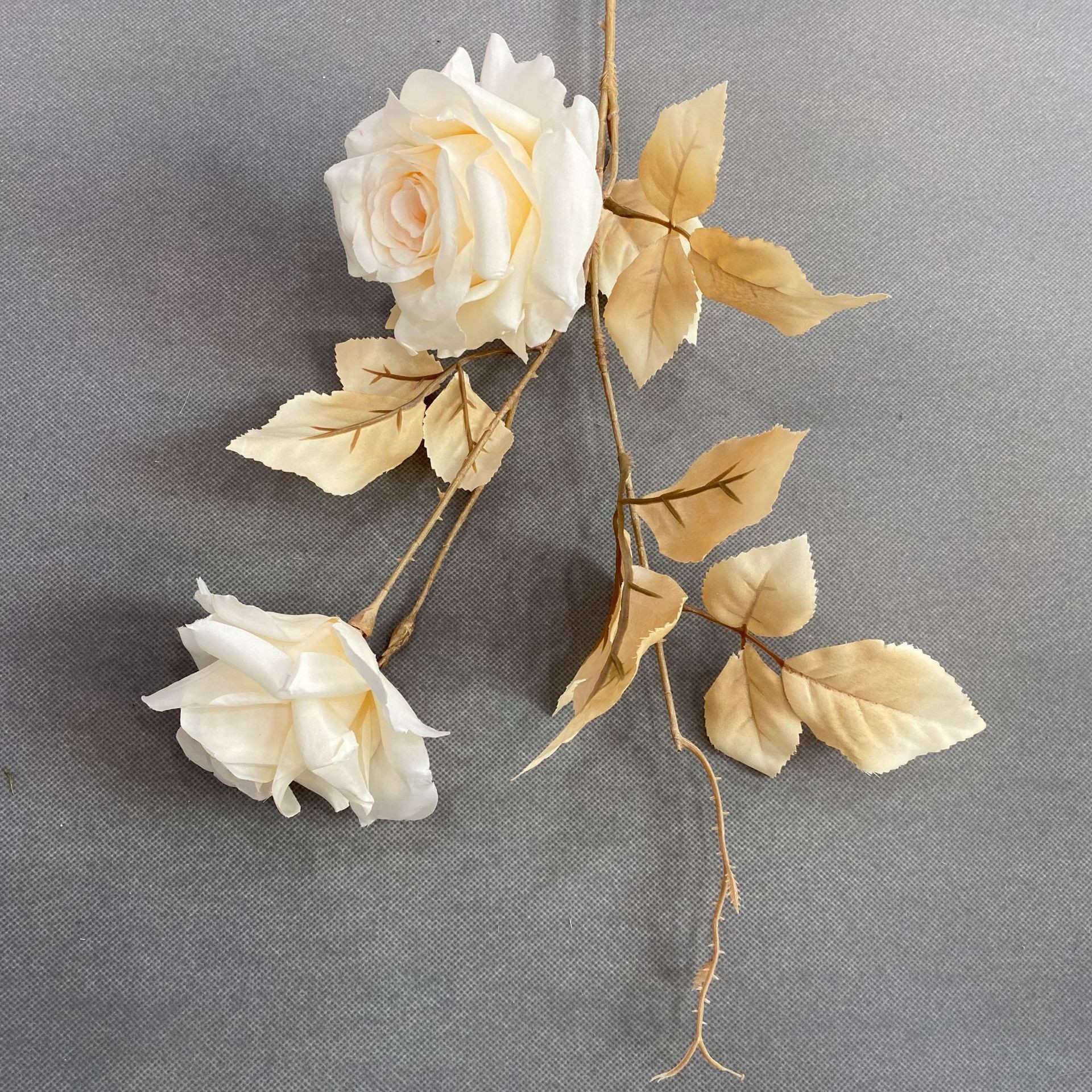 Simulación nuevo estilo europeo rosa de rama única boda salón de la boda camino de entrada arreglo floral 2 cabezas de tela de seda ramo de rosas al por mayor detail image 12