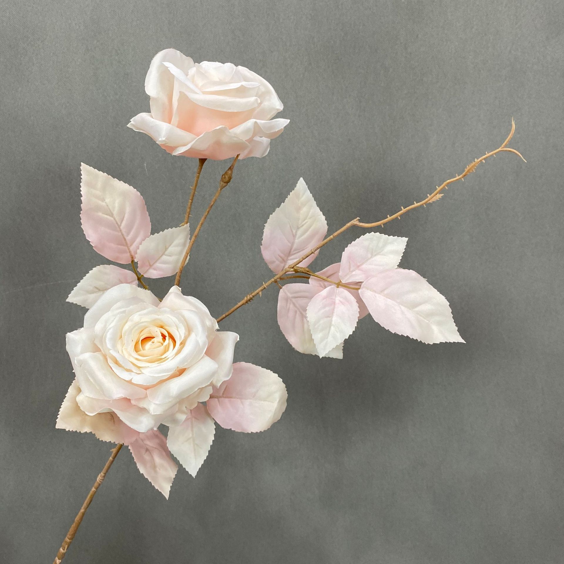 Simulación nuevo estilo europeo rosa de rama única boda salón de la boda camino de entrada arreglo floral 2 cabezas de tela de seda ramo de rosas al por mayor Application Scenario