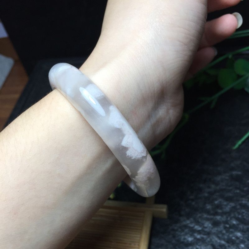 Bright Crystal jewelry natural cherry blossom agate bracelet, each piece of cherry blossom is extremely valuable and lustrous