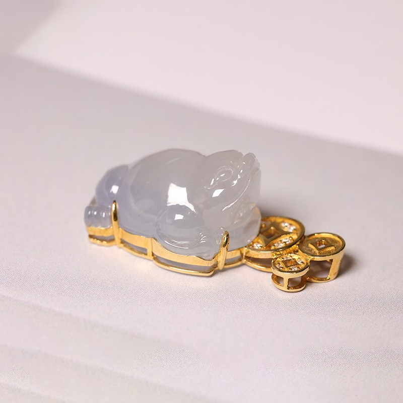 新宝丽D区三楼七街8148店冰种金蟾吊坠新宝丽024详情图2