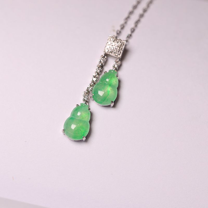 新宝丽D区三楼七街8148店翡翠双葫芦锁骨链新宝丽048