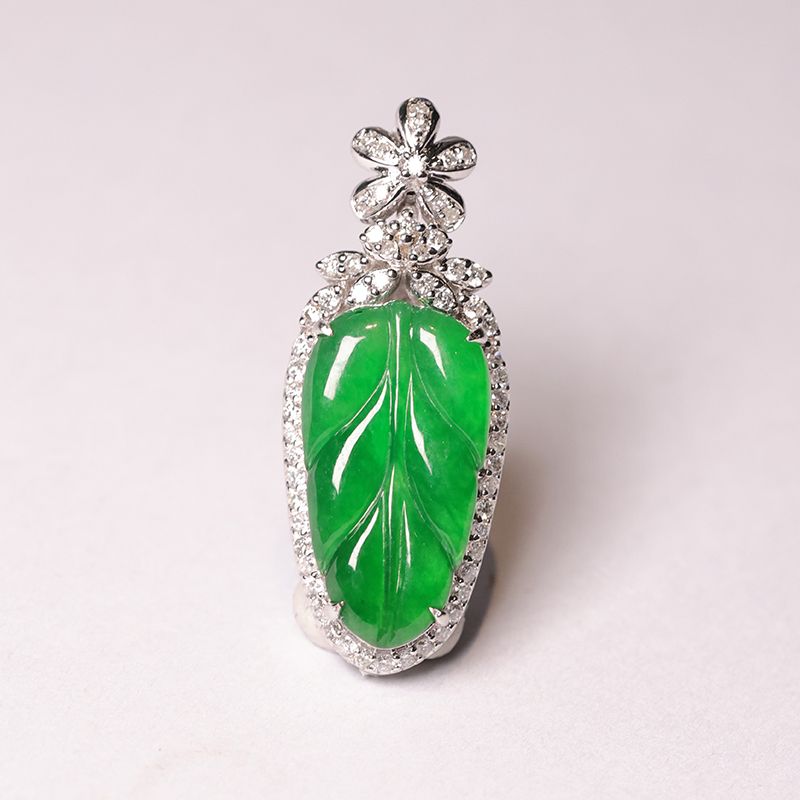 新宝丽D区三楼七街8148店阳绿翡翠叶子吊坠新宝丽051