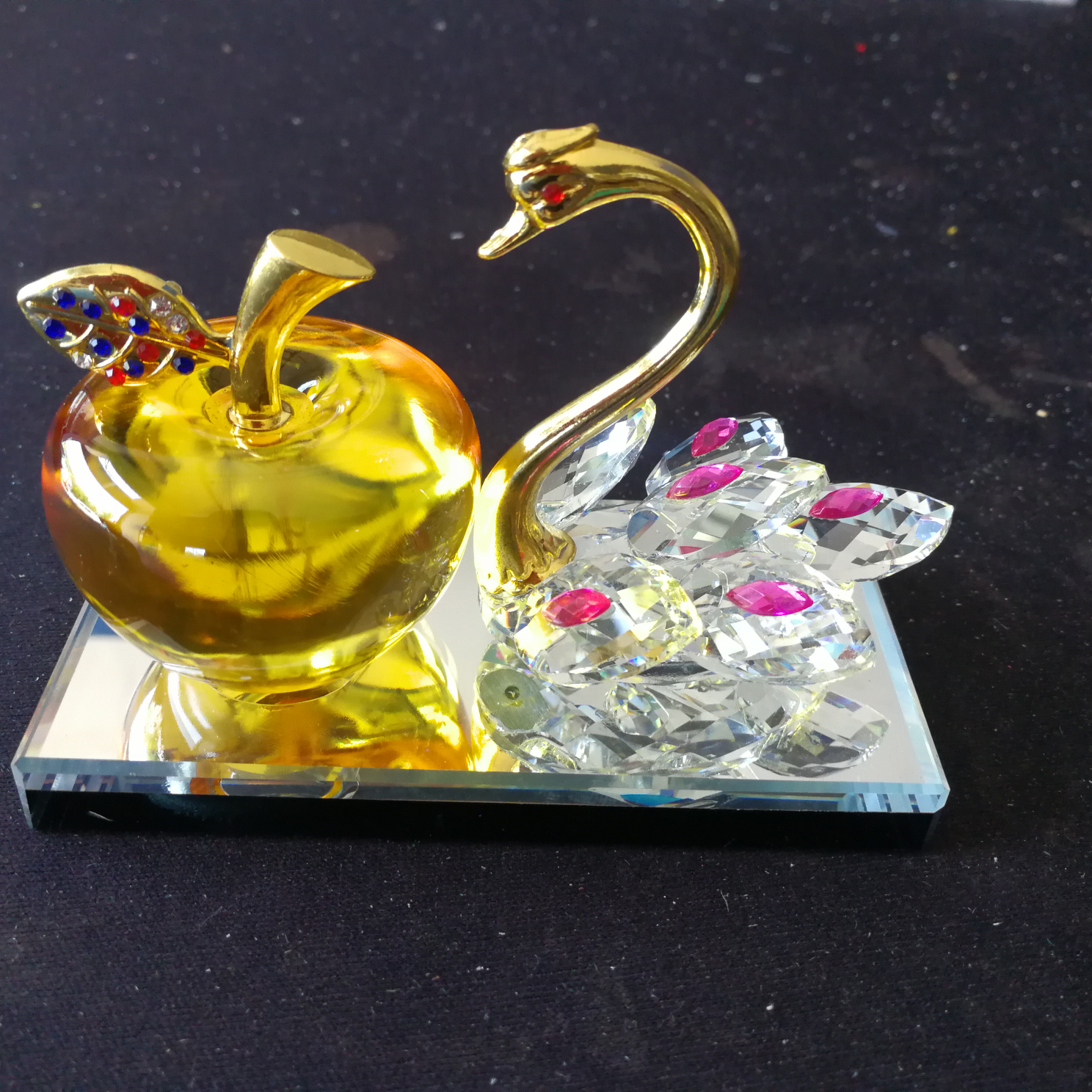 水晶金属苹果小孔雀